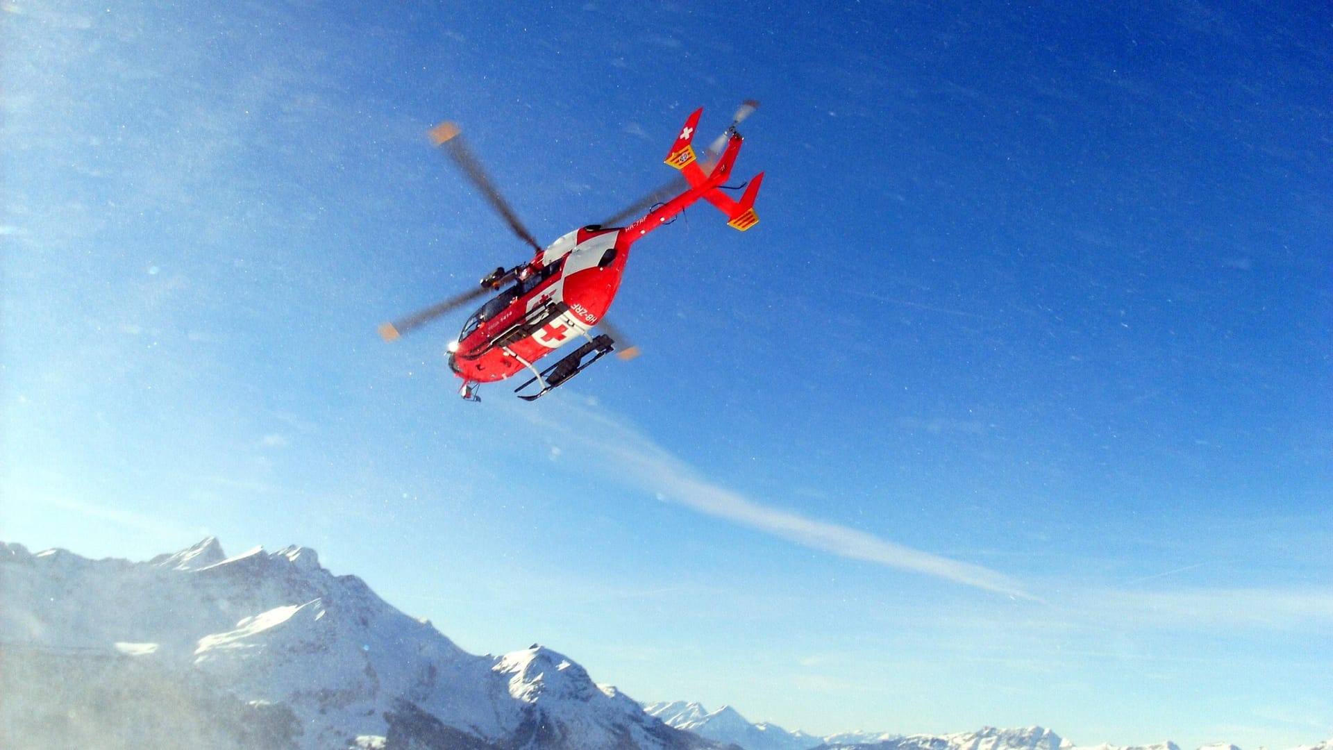 Rettungshubschrauber in der Schweiz (Symbolbild): Am Unglücksort war auch ein Helikopter im Einsatz.