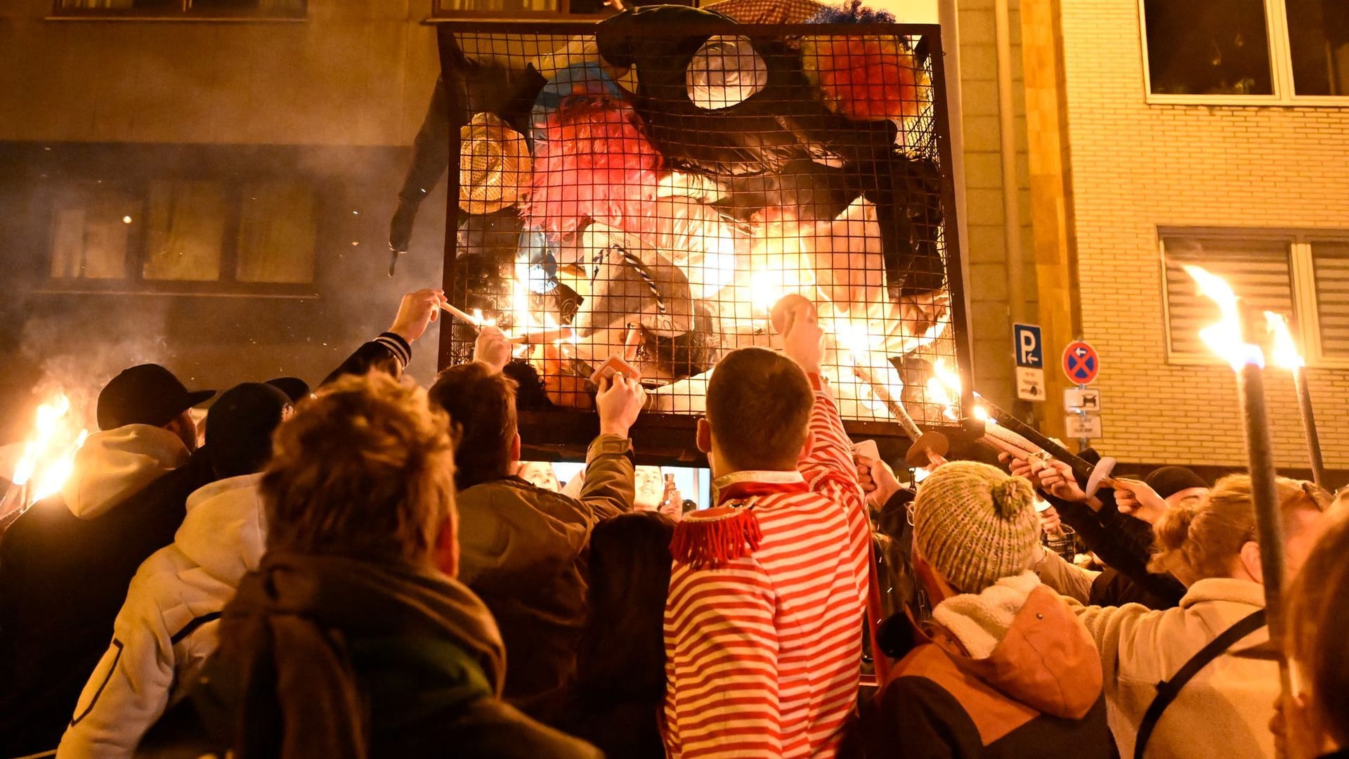 «Nubbelverbrennung» in Köln