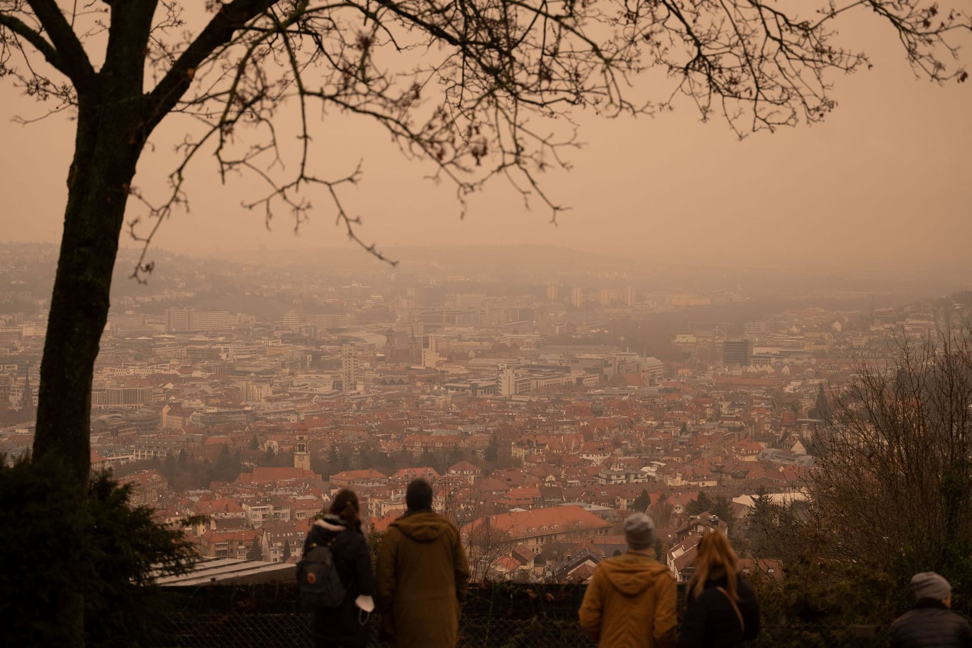 Gefärbter Himmel über Stuttgart