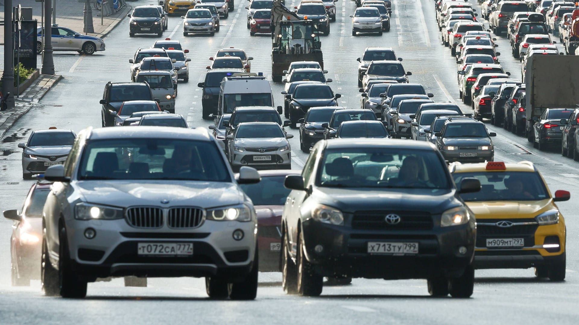 Rushhour in Moskau: Neuwagen aus Europa werden seltener - aber nicht so selten wie gedacht.