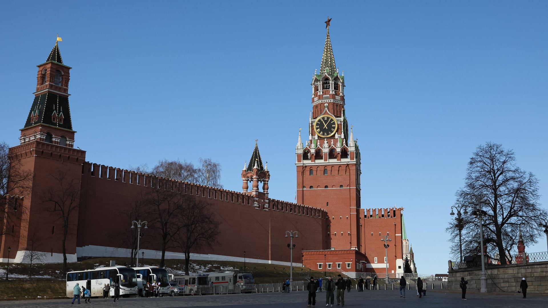 Gebäude des Kreml in Moskau (Symbolbild): Nach Einschätzung mehrerer hochrangiger Regierungsbeamten dürfte das Ende der US-Radiosender positive Auswirkung auf die russische Außenpolitik haben.