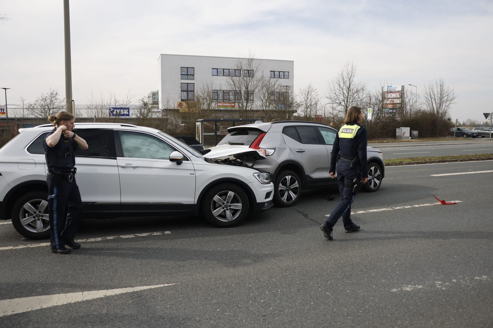 Die Fahrzeuge kollidierten bei Boxdorf: Zum Hergang konnte die Polizei zunächst keine Angaben machen.