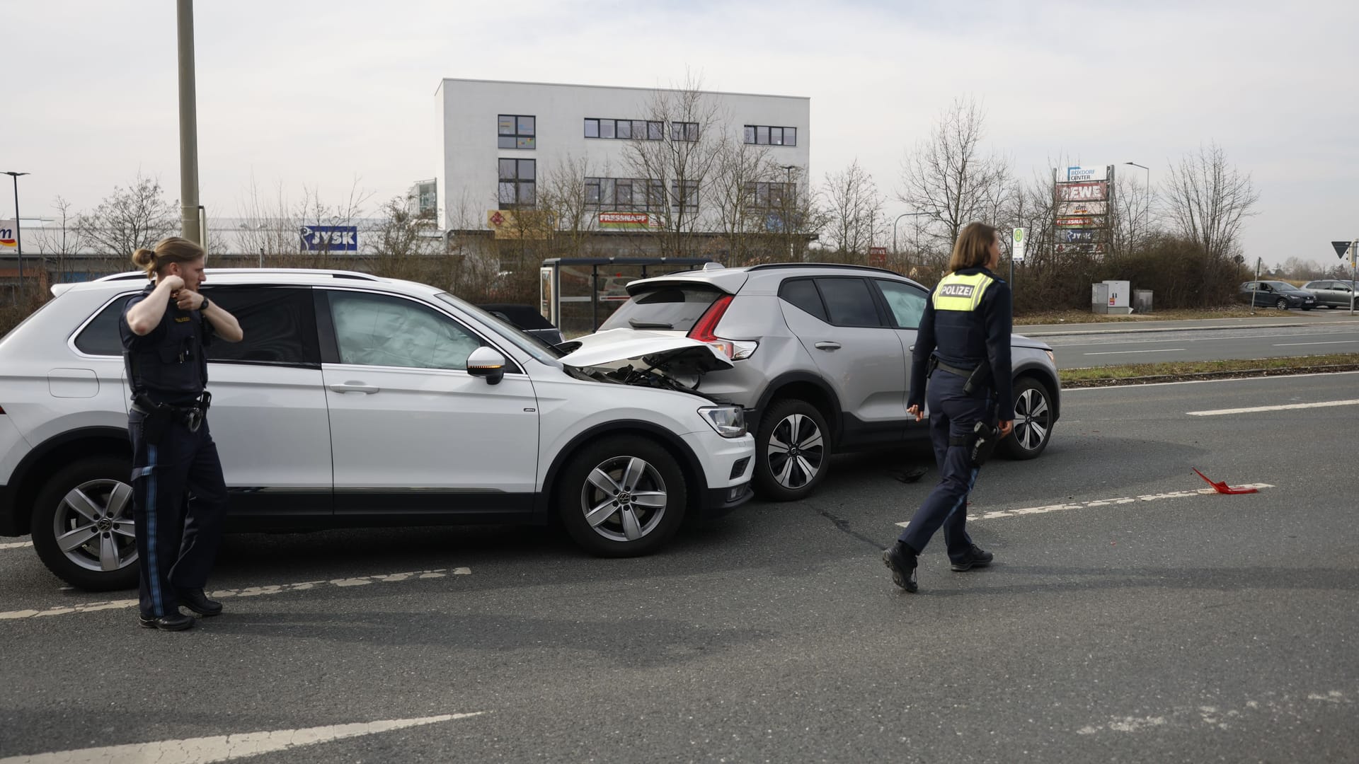 Die Fahrzeuge kollidierten bei Boxdorf: Zum Hergang konnte die Polizei zunächst keine Angaben machen.