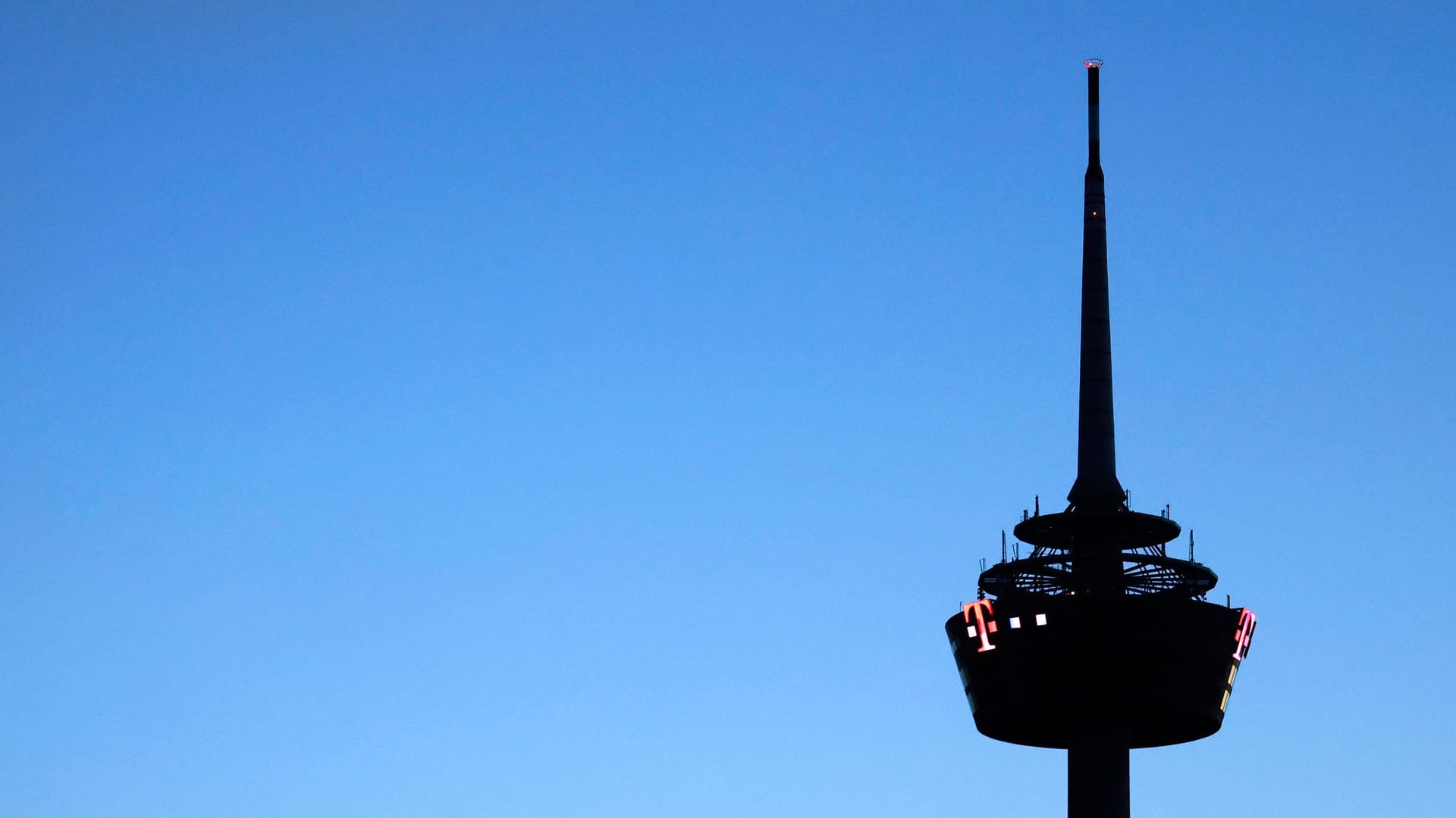 Der Kölner Fernsehturm Colonius: Aussichtsplattform, Drehrestaurant und Nachtclub sind seit Jahrzehnten geschlossen.