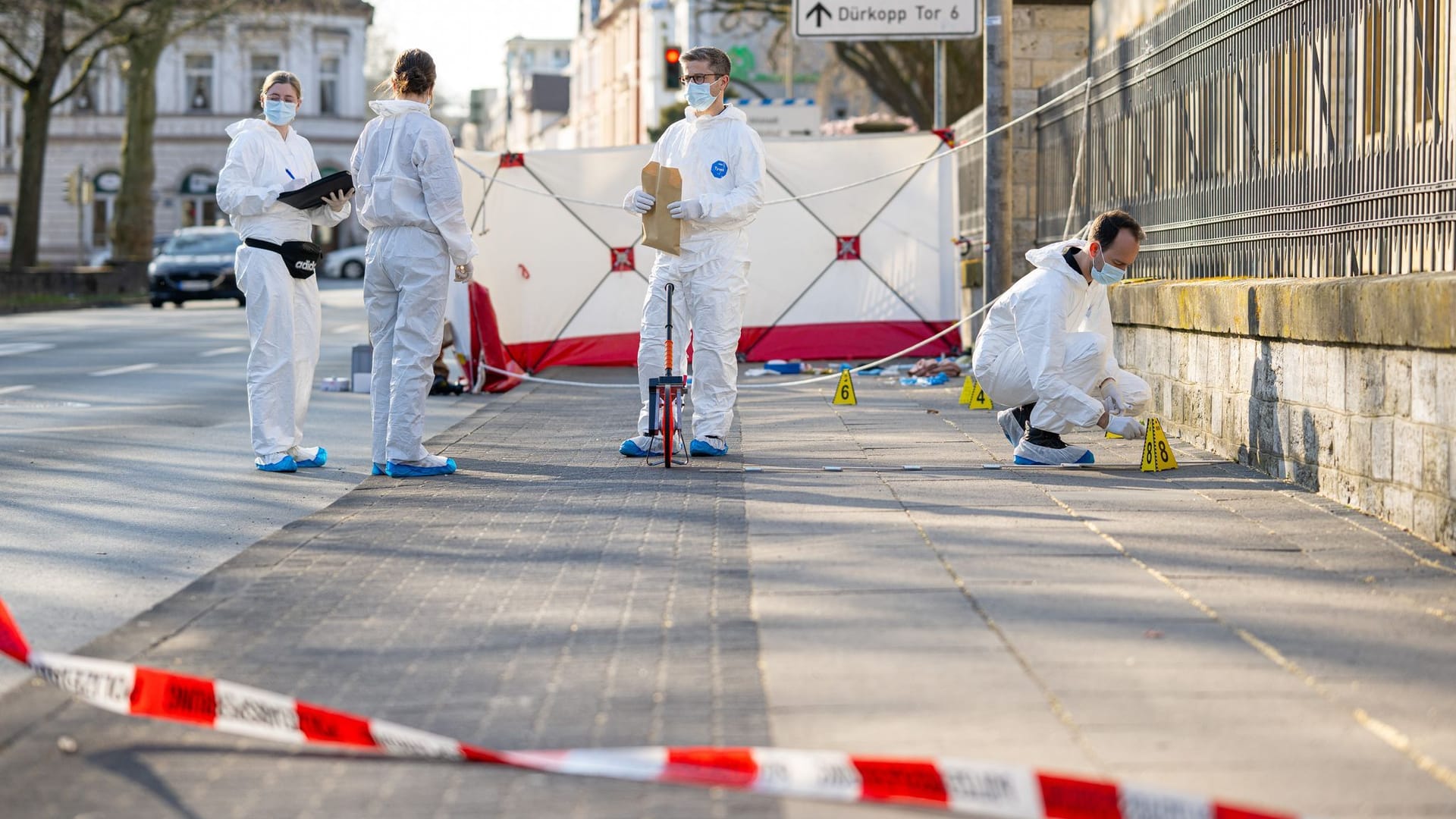 Zwei Menschen in Bielefeld mit Messer schwer verletzt