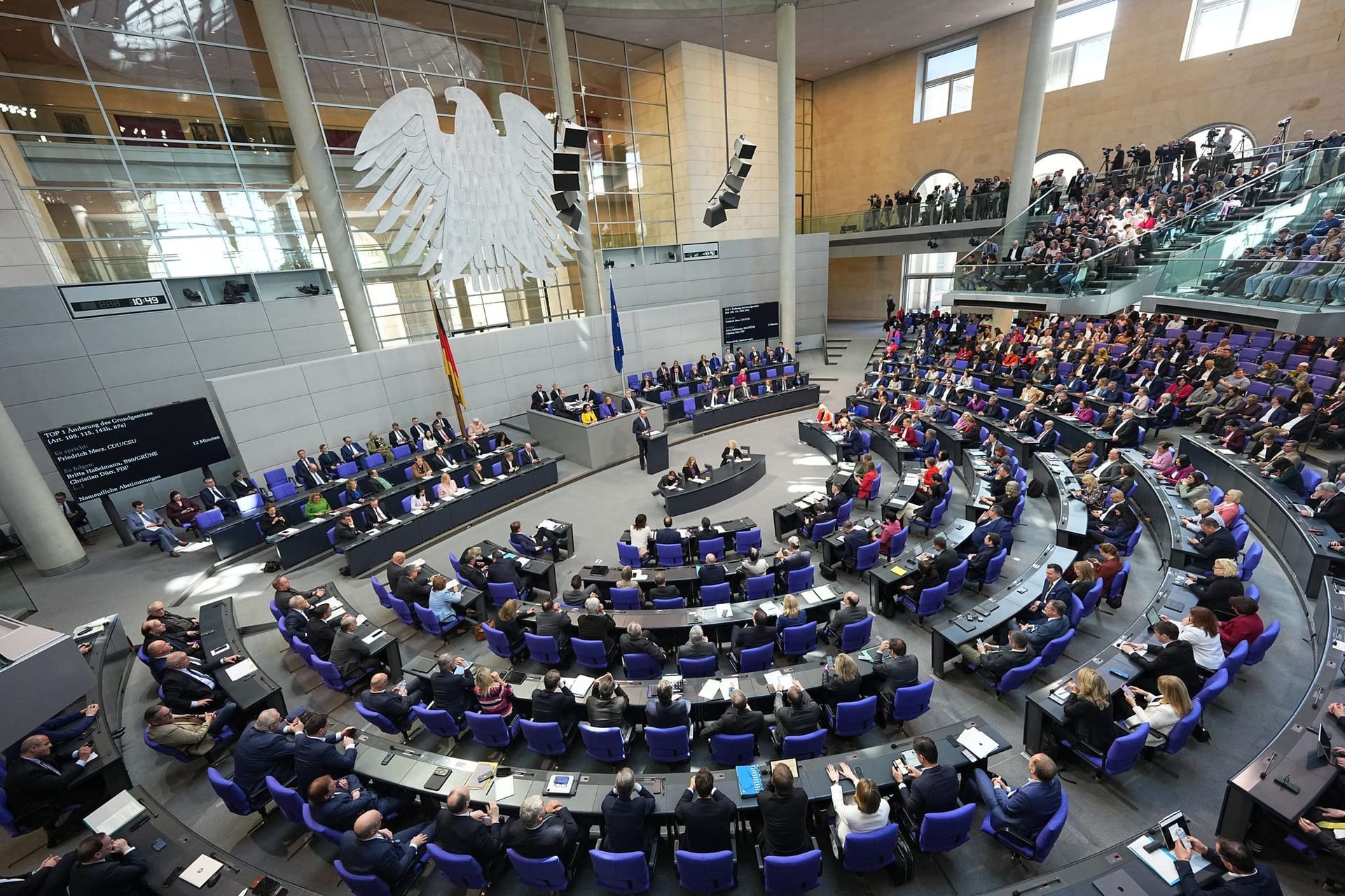 Bundestag - Sondersitzung zur Grundgesetzänderung