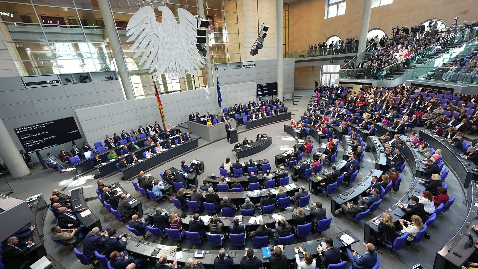 Bundestag - Sondersitzung zur Grundgesetzänderung