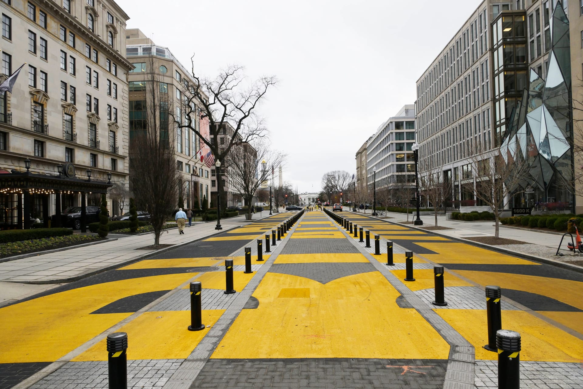 Der Schriftzug auf einer Straße nahe des Amtssitzes des US-Präsidenten.