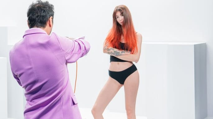 "Germany's next Topmodel": Fotograf Yu Tsai knipst Tomodel Lulu.