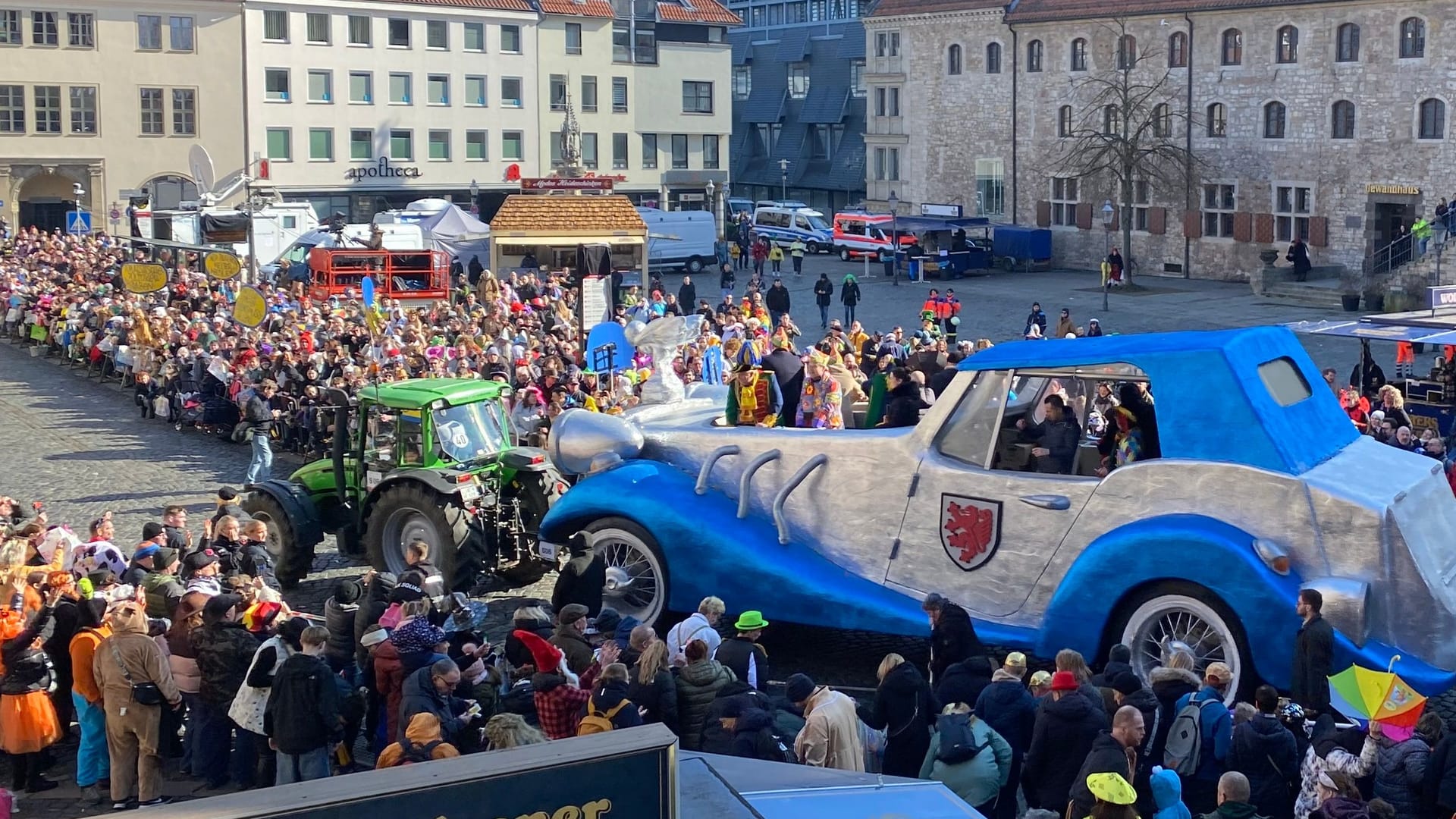 47. Schoduvel: Er zieht am Alstadtmarkt vorbei.