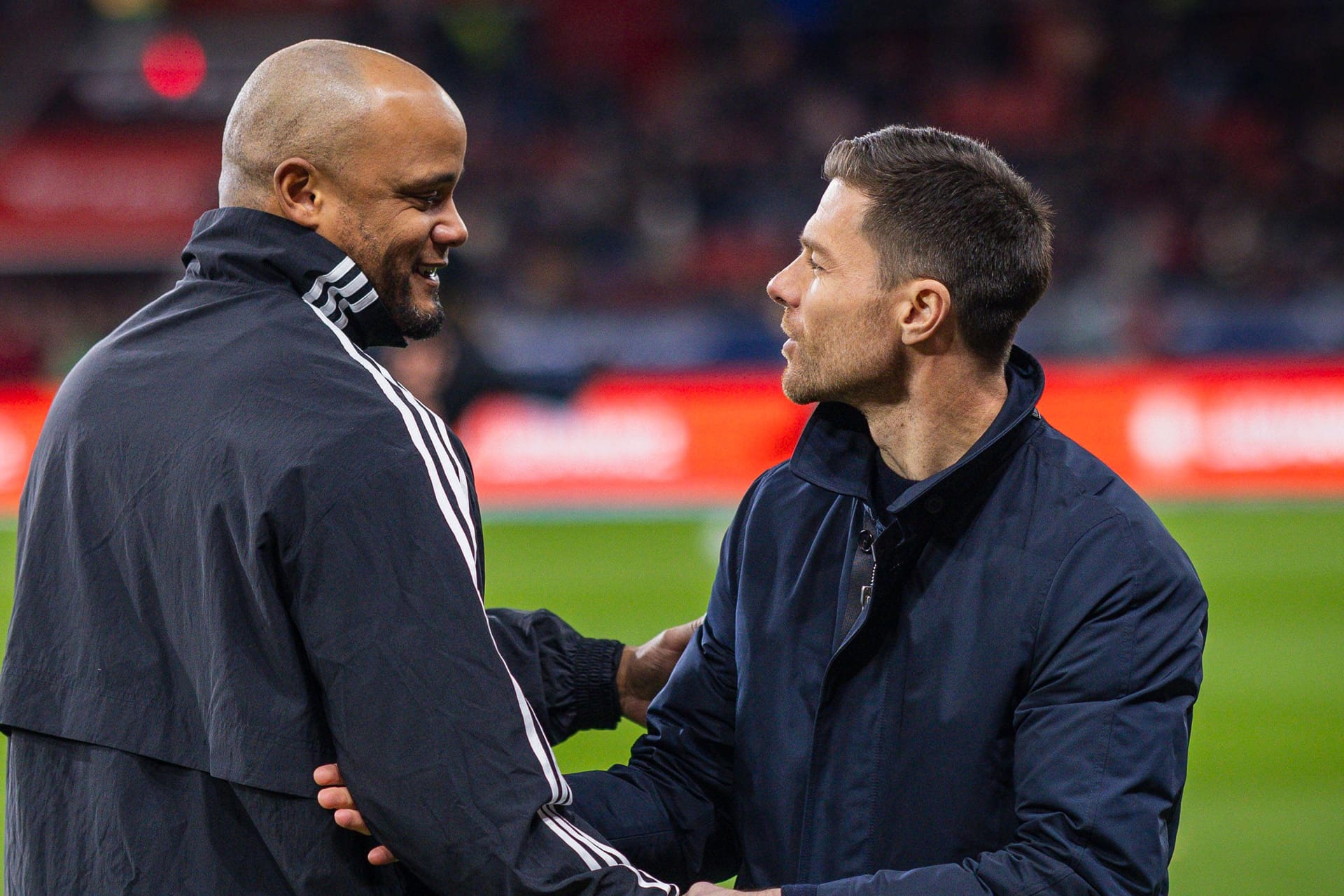 Vincent Kompany (l.) und Xabi Alonso: Die beiden Trainer stehen sich zum fünften Mal gegenüber.