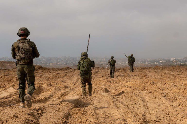 Israelische Soldaten betreten den Gazastreifen: Nachdem Israel das Gebiet bombardierte, verlegt es nun Soldaten nach Gaza.