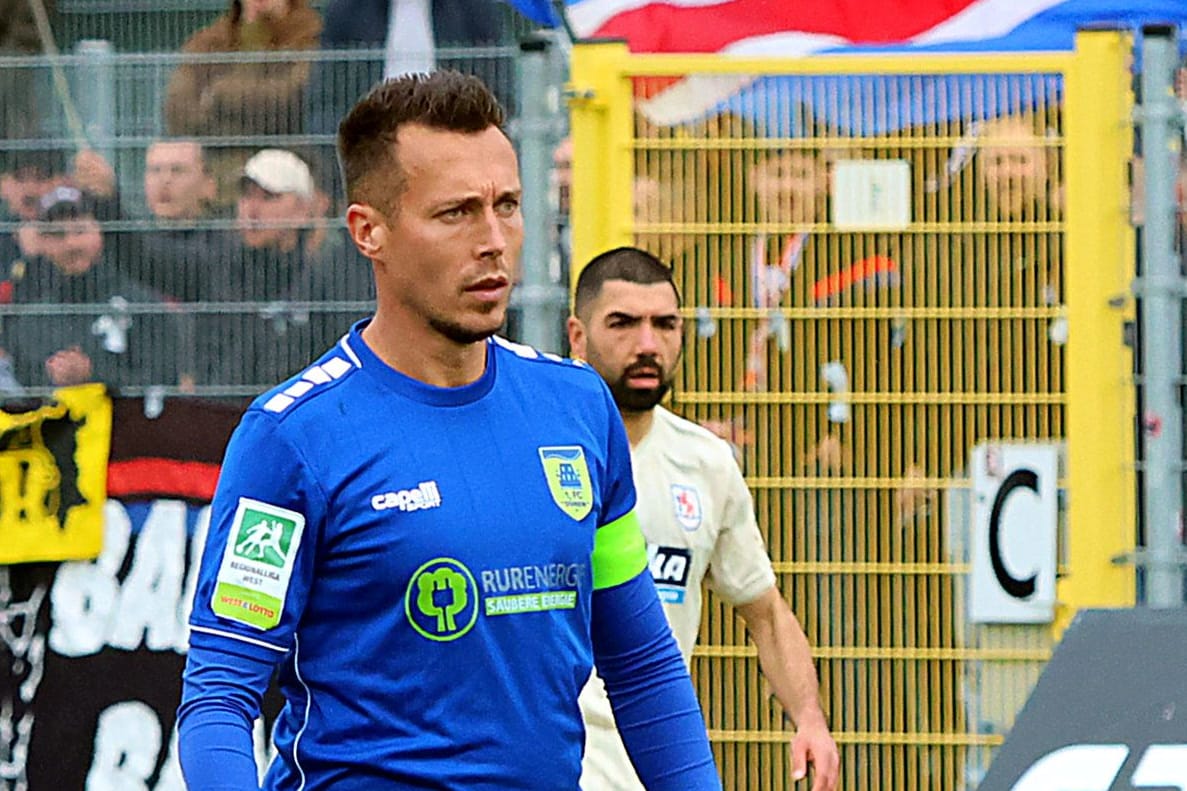 Adam Matuschyk: Er ist spielender Sportchef beim 1. FC Düren.