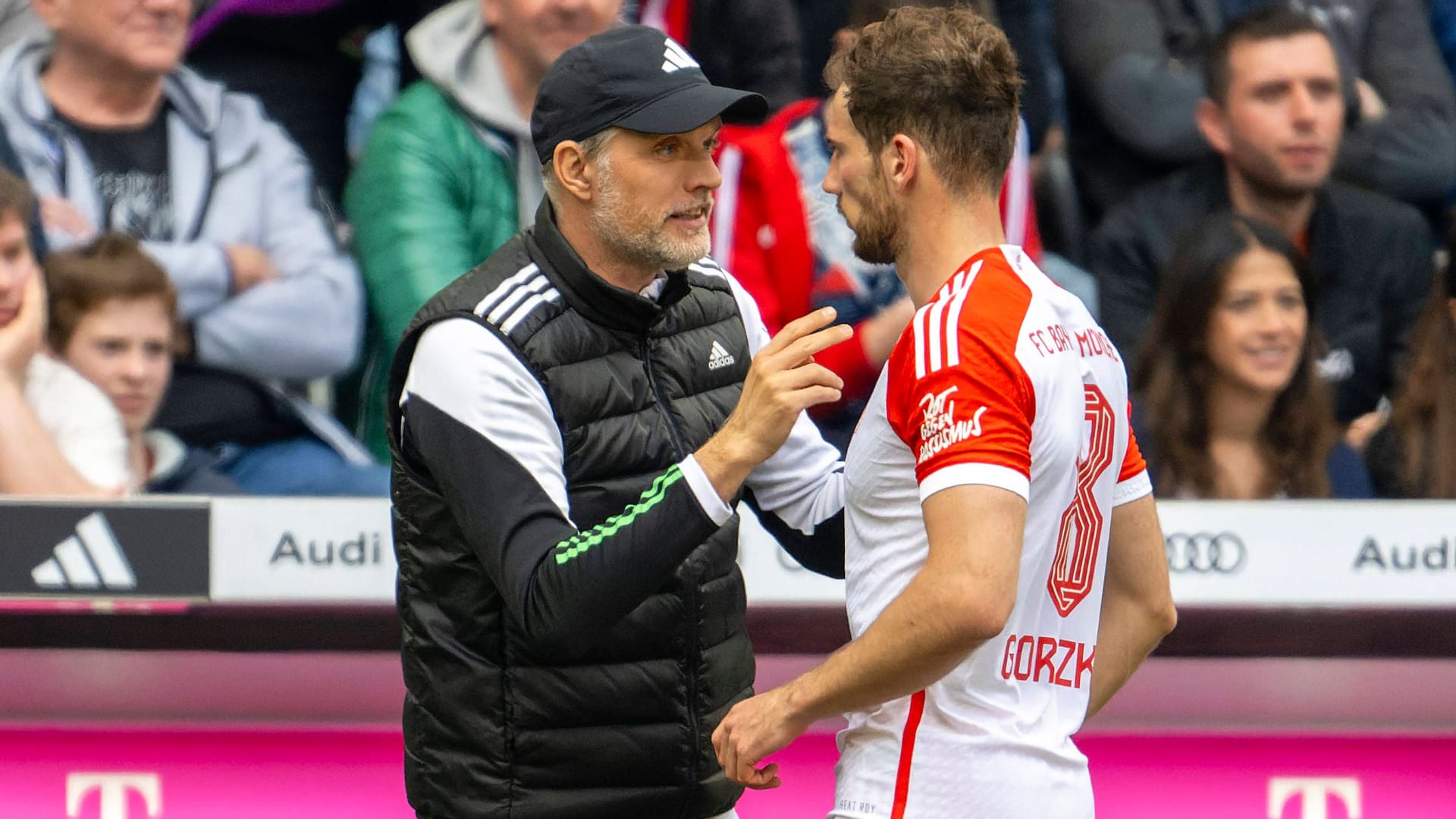 Unter Thomas Tuchel (l.) machte Leon Goretzka in der Saison 2023/24 schlussendlich 42 Pflichtspiele.