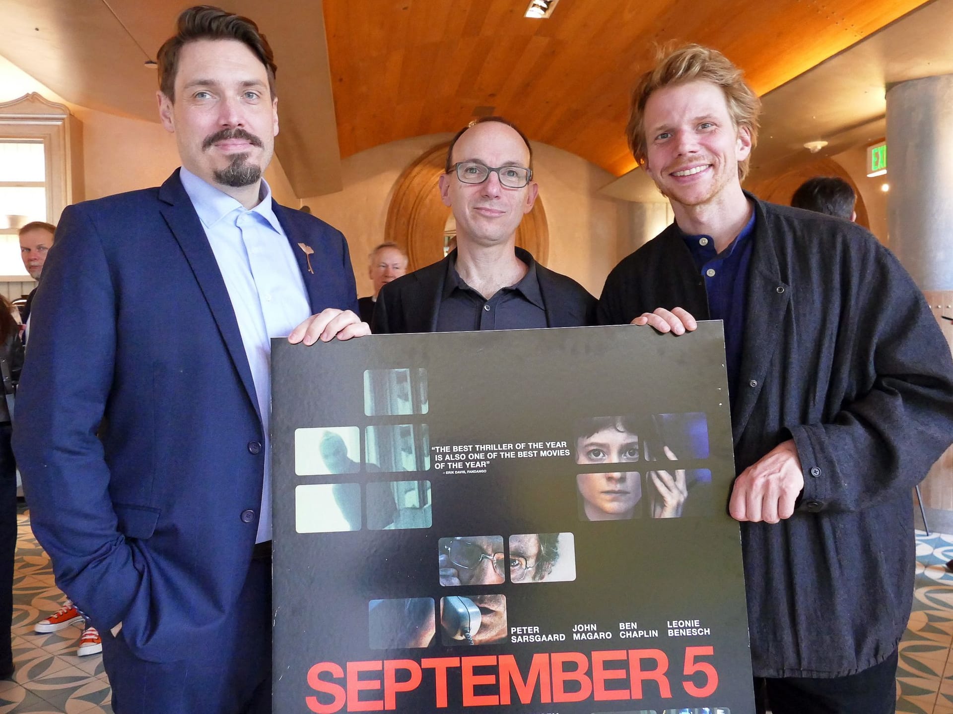 Moritz Binder (l.) ist zusammen mit Alex David und Tim Fehlbaum für "September 5" Oscar-nominiert.