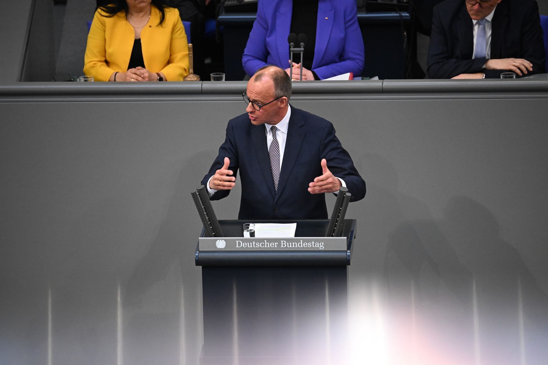 Bundestag - Sondersitzung zur Grundgesetzänderung