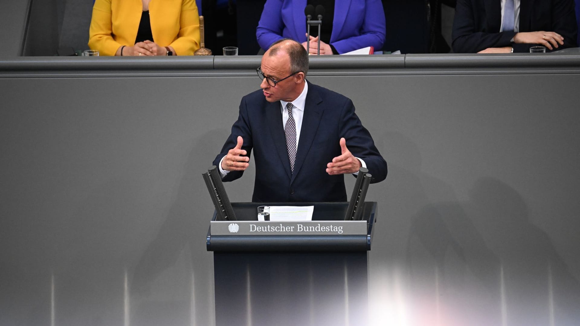 Bundestag - Sondersitzung zur Grundgesetzänderung