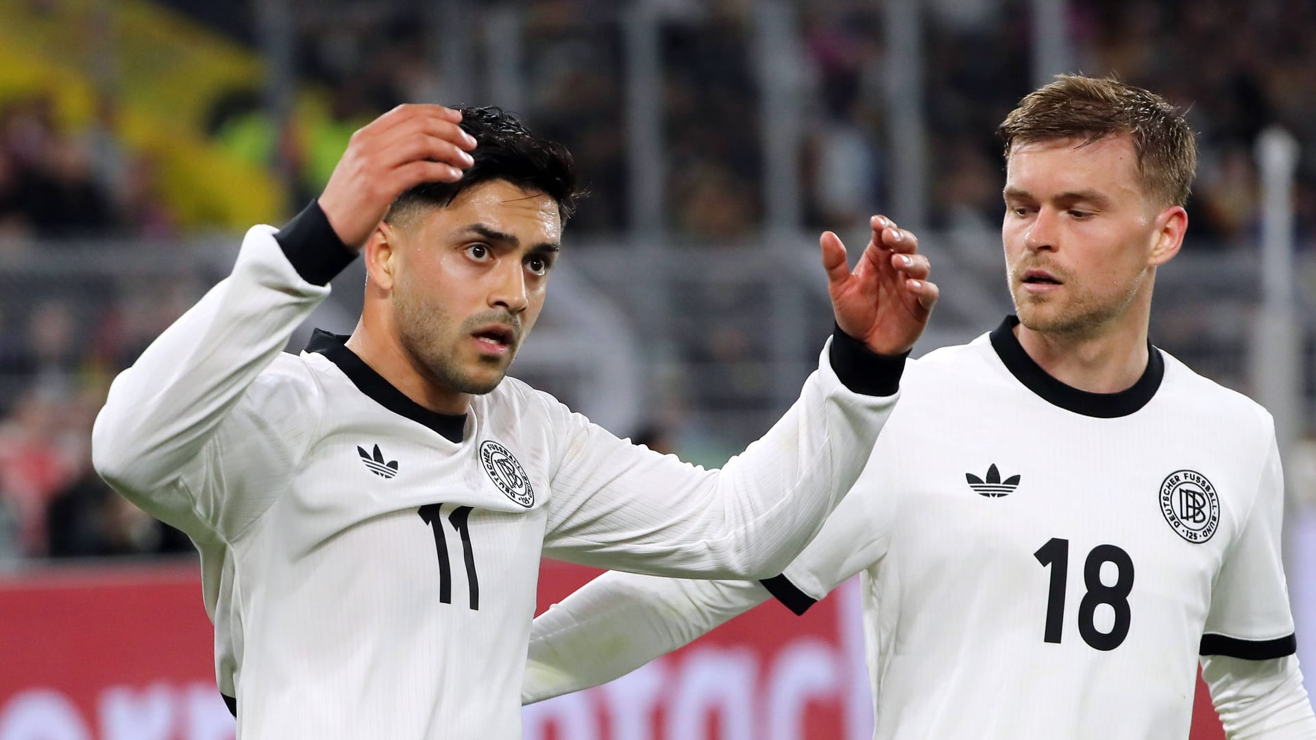 Nadiem Amiri und Maximilian Mittelstädt (r.): Das DFB-Team zog trotz katastrophaler zweiter Halbzeit in das Halbfinale der Nations League.