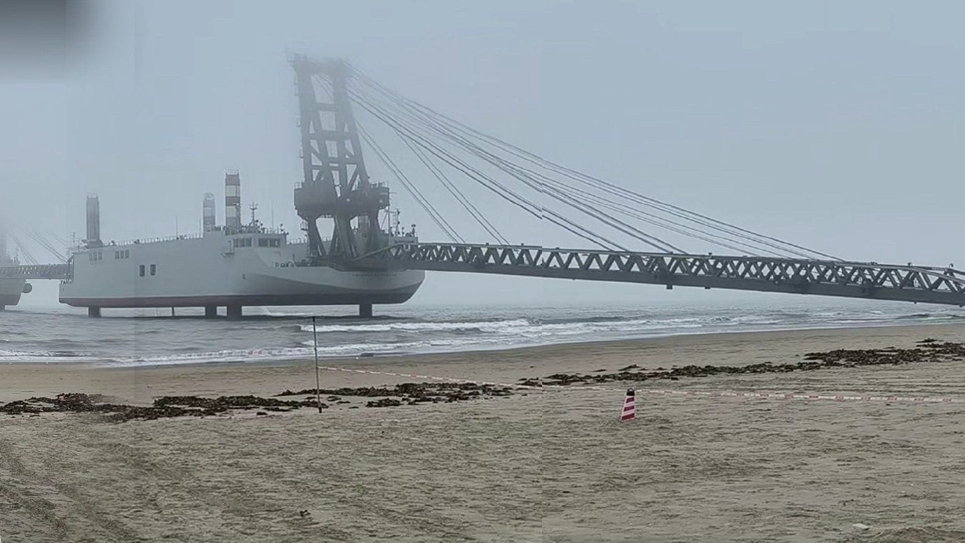 Das Foto soll chinesische Landeboote mit langen Auslegern zeigen. Sie können für eine Invasion benutzt werden.