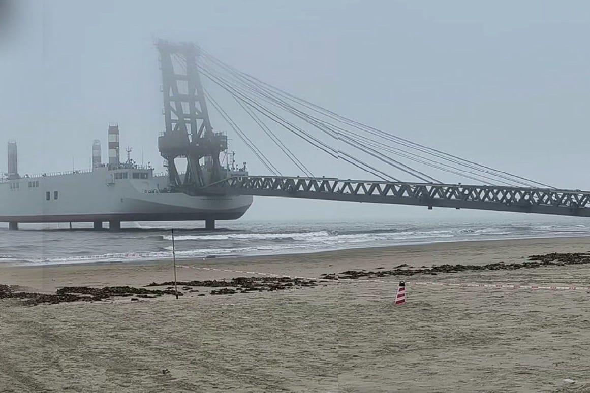 Das Foto soll chinesische Landeboote mit langen Auslegern zeigen. Sie können für eine Invasion benutzt werden.