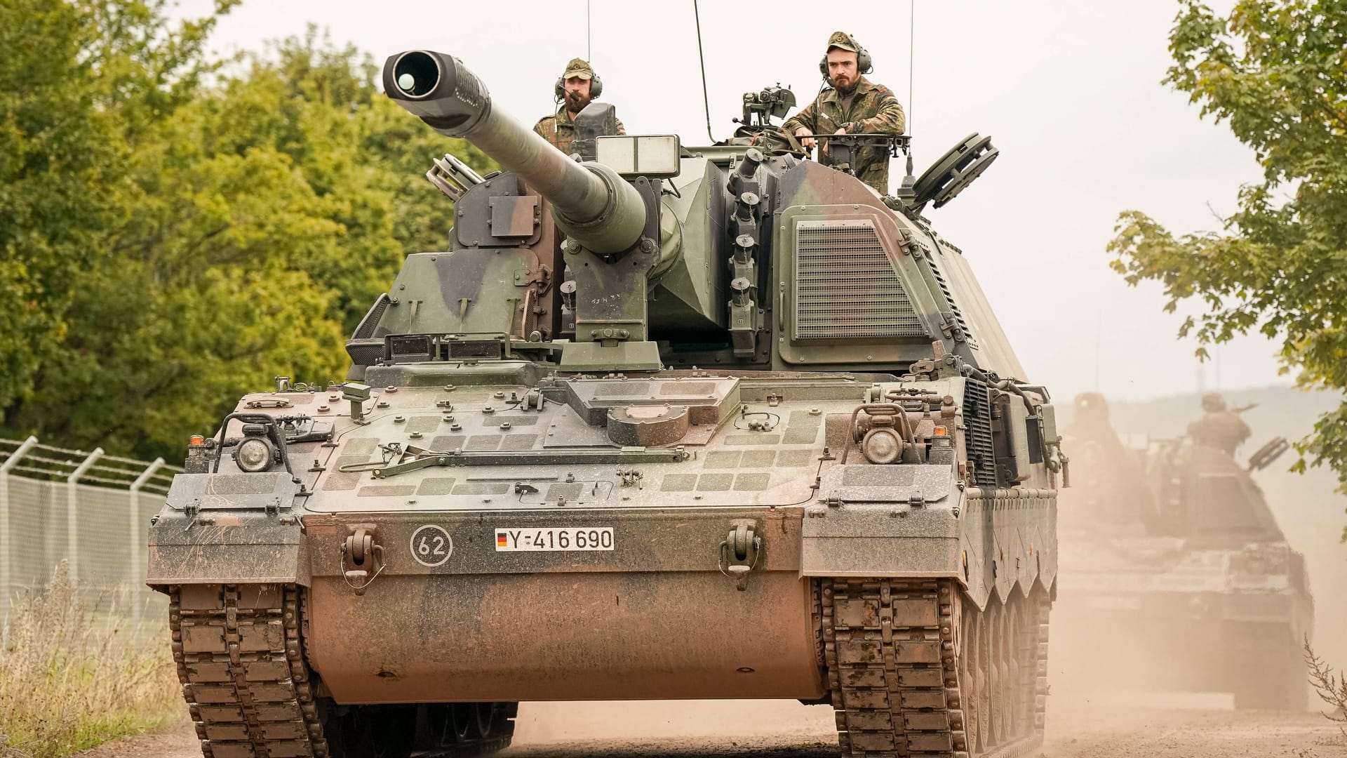 Eine Panzerhaubitze 2000 der Bundeswehr (Symbolbild): Die europäischen Verbündeten der Ukraine beratschlagen, wie eine mögliche Waffenruhe gesichert werden kann.