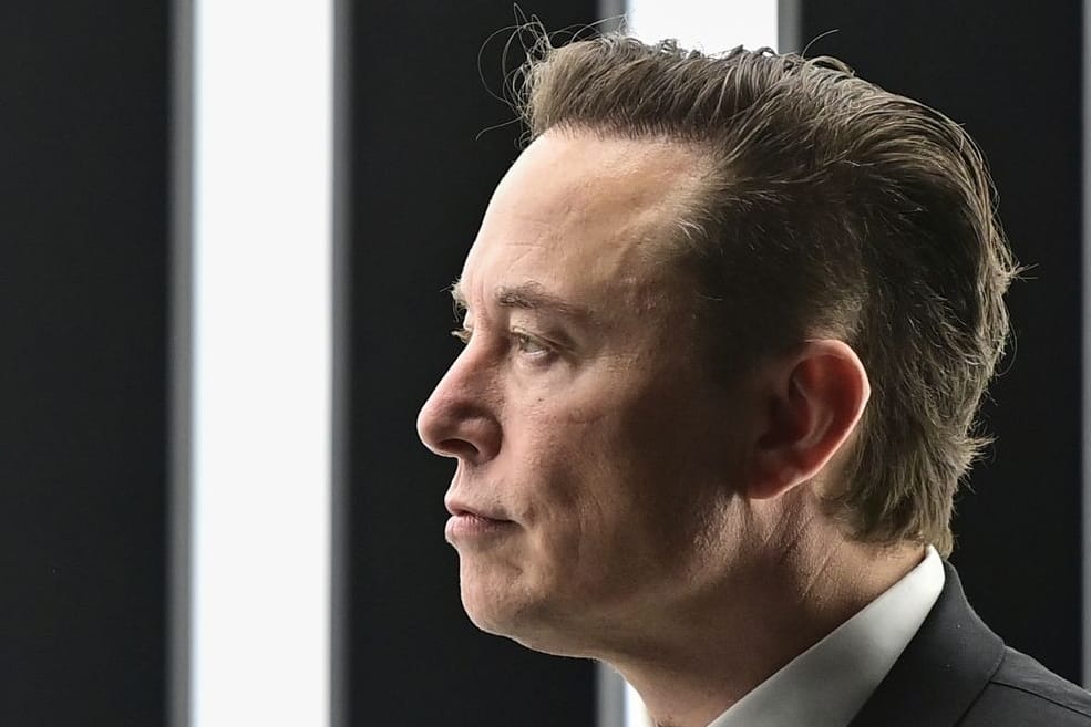 Tesla-Chef Elon Musk bei der Werkseröffnung in Grünheide (Archivbild): Gewerkschaftler protestierten in Brandenburg gegen einen Tesla-Manager.