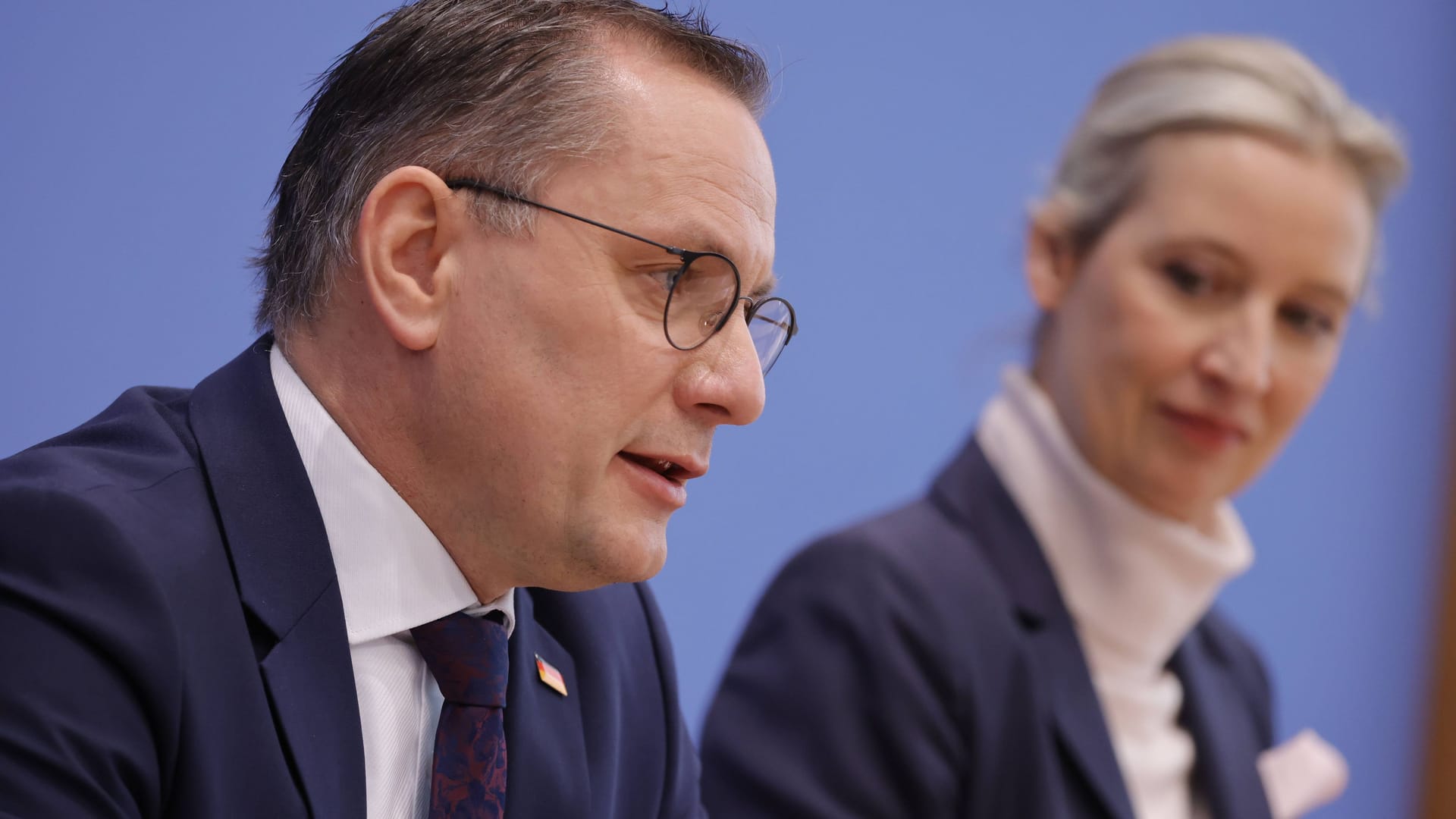 AfD-Chefs Tino Chrupalla und Alice Weidel bei einer Pressekonferenz.