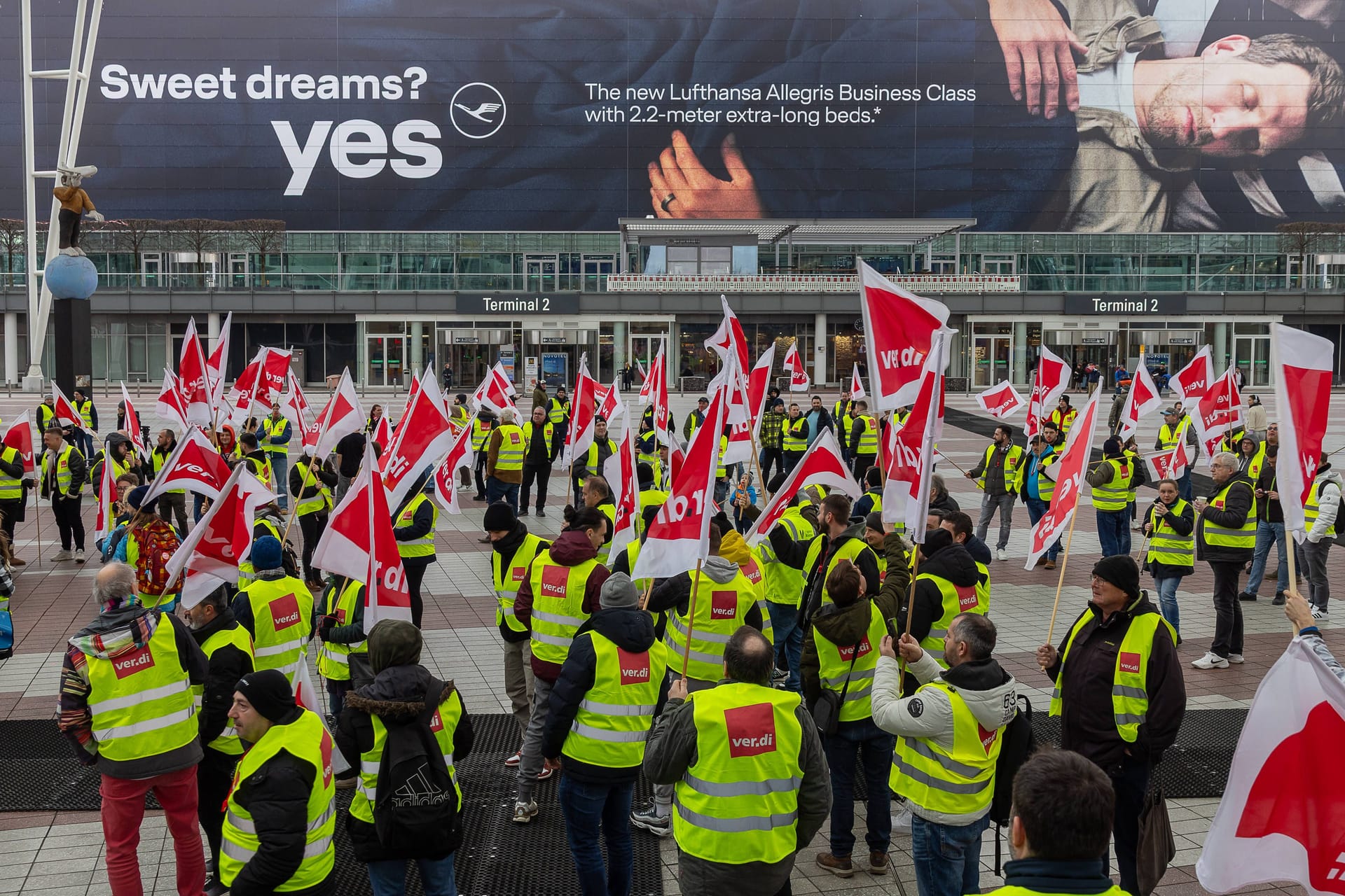 Warnstreik am Münchner Flughafen (Archivbild): Verdi rechnet am Montag sogar mit Flugstreichungen.