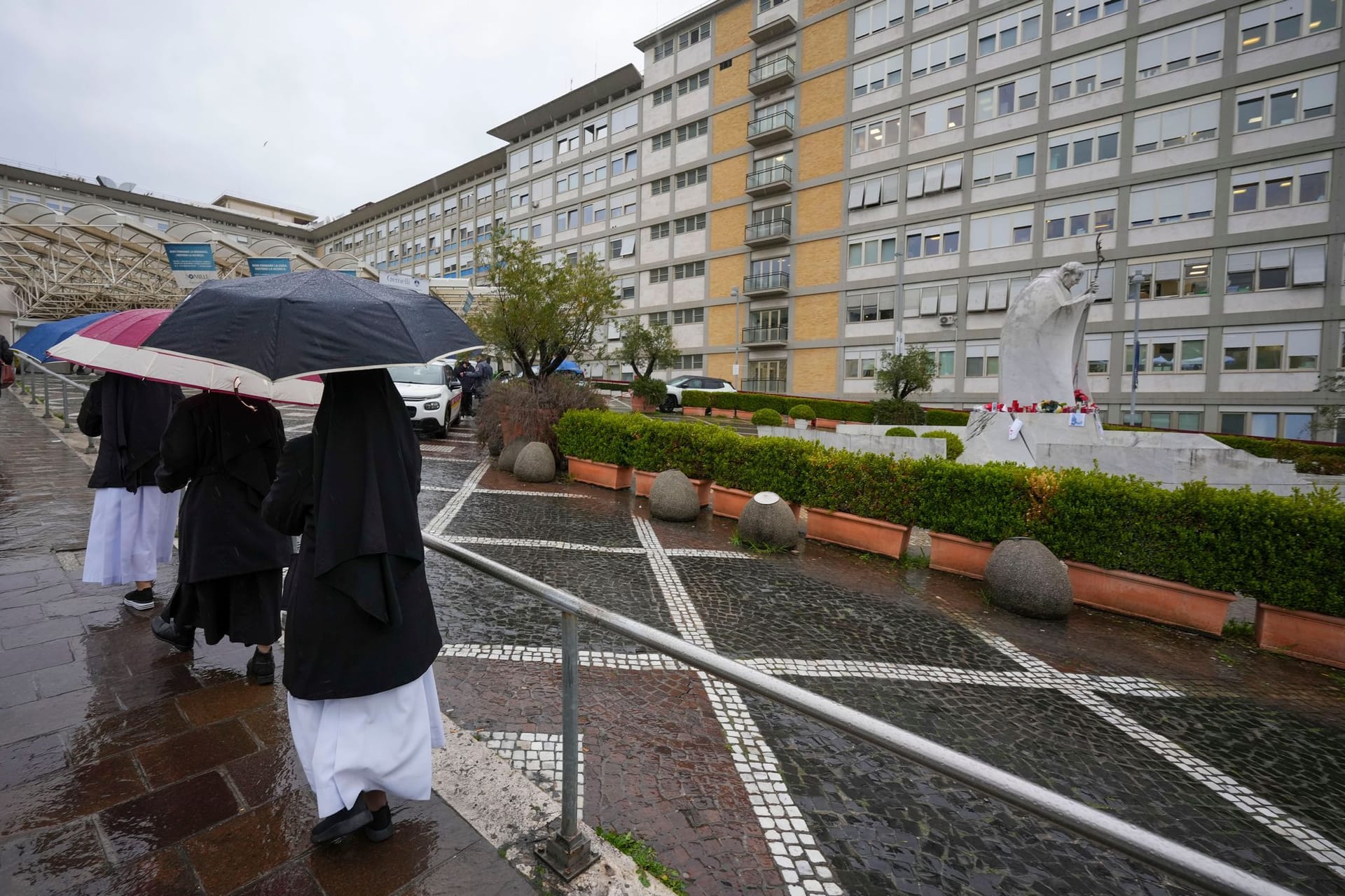 Papst Franziskus im Krankenhaus