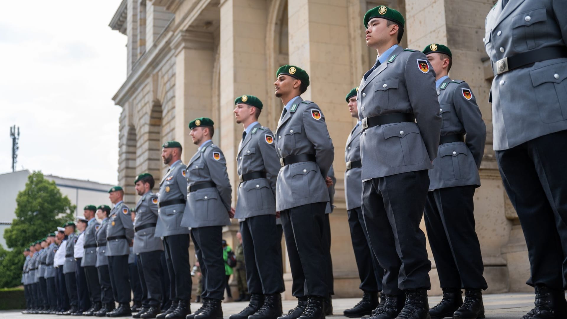 Öffentliches Gelöbnis vor dem Abgeordnetenhaus