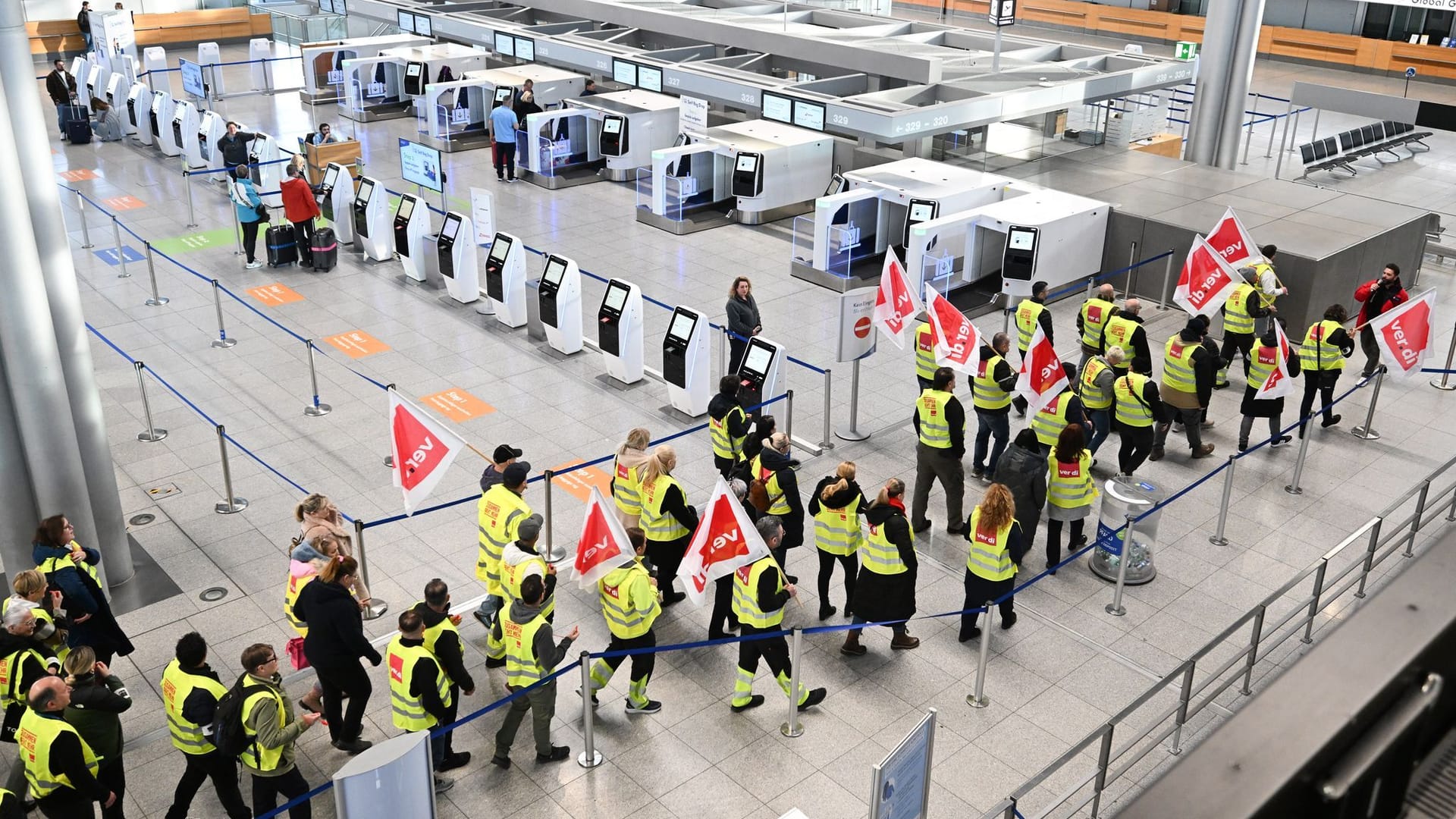 Verdi-Warnstreik am Flughafen Stuttgart