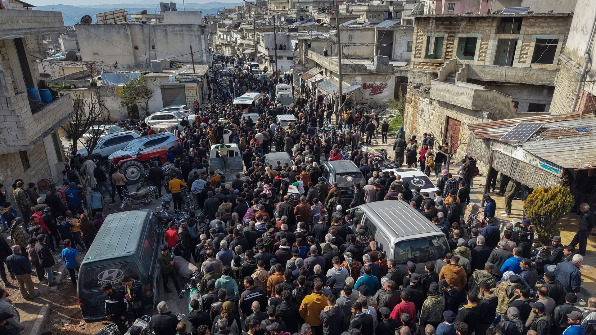 Eine Beerdigung für Sicherheitskräfte in Syrien.