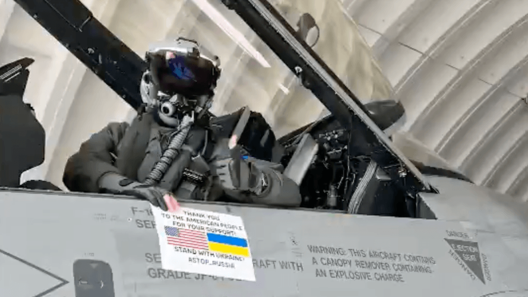 Ein ukrainischer Kampfjetpilot hat eine Botschaft an Trump.