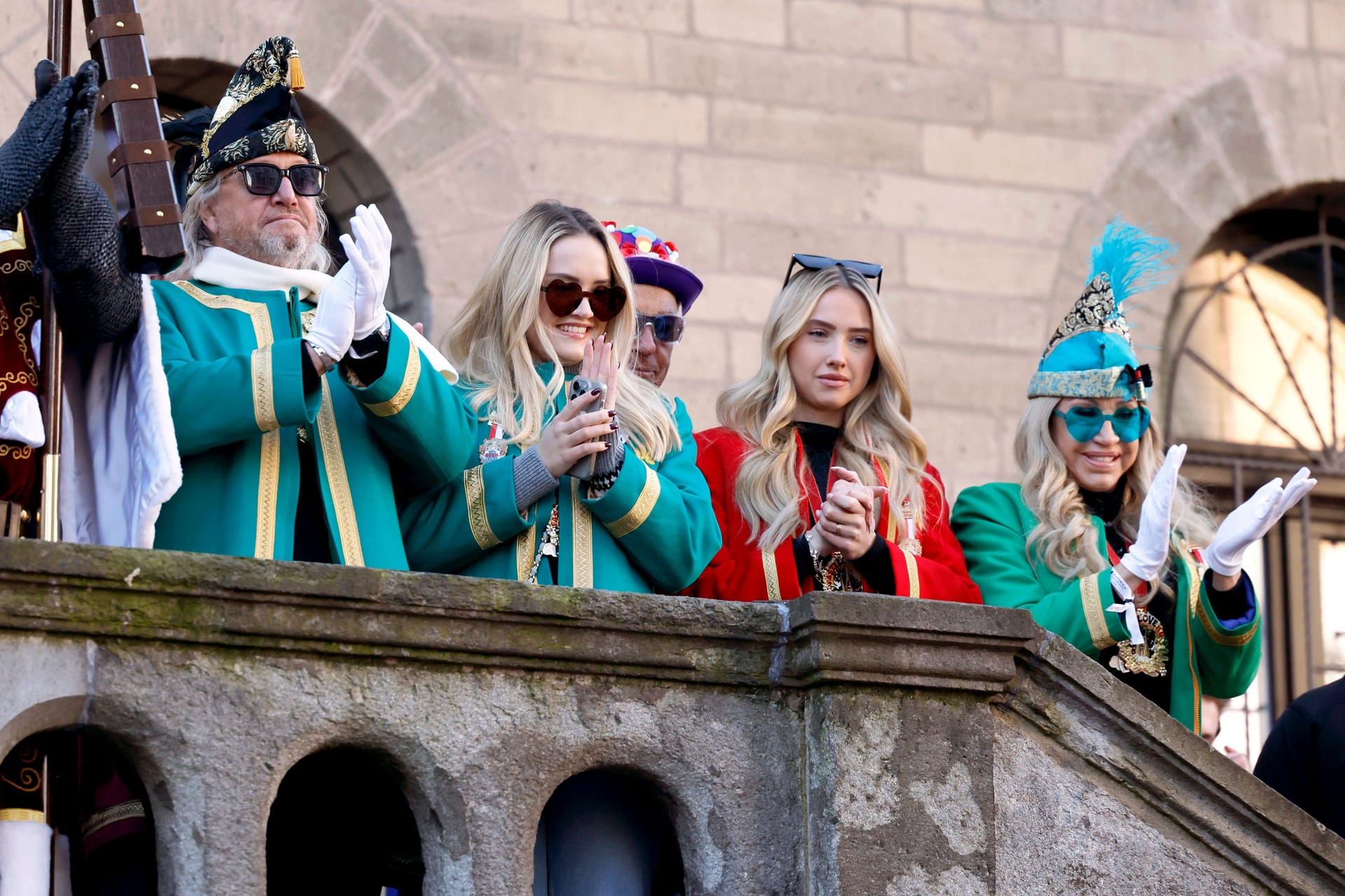 Robert, Davina, Shania und Carmen Geiss: Sie feierten am Rosenmontag in Köln.