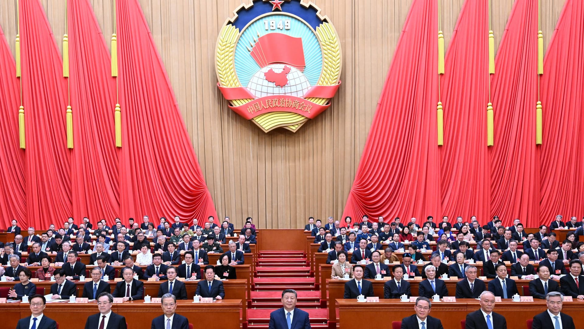 Das Nationalkomitee der kommunistischen Volksrepublik China bei einer Versammlung in Peking.