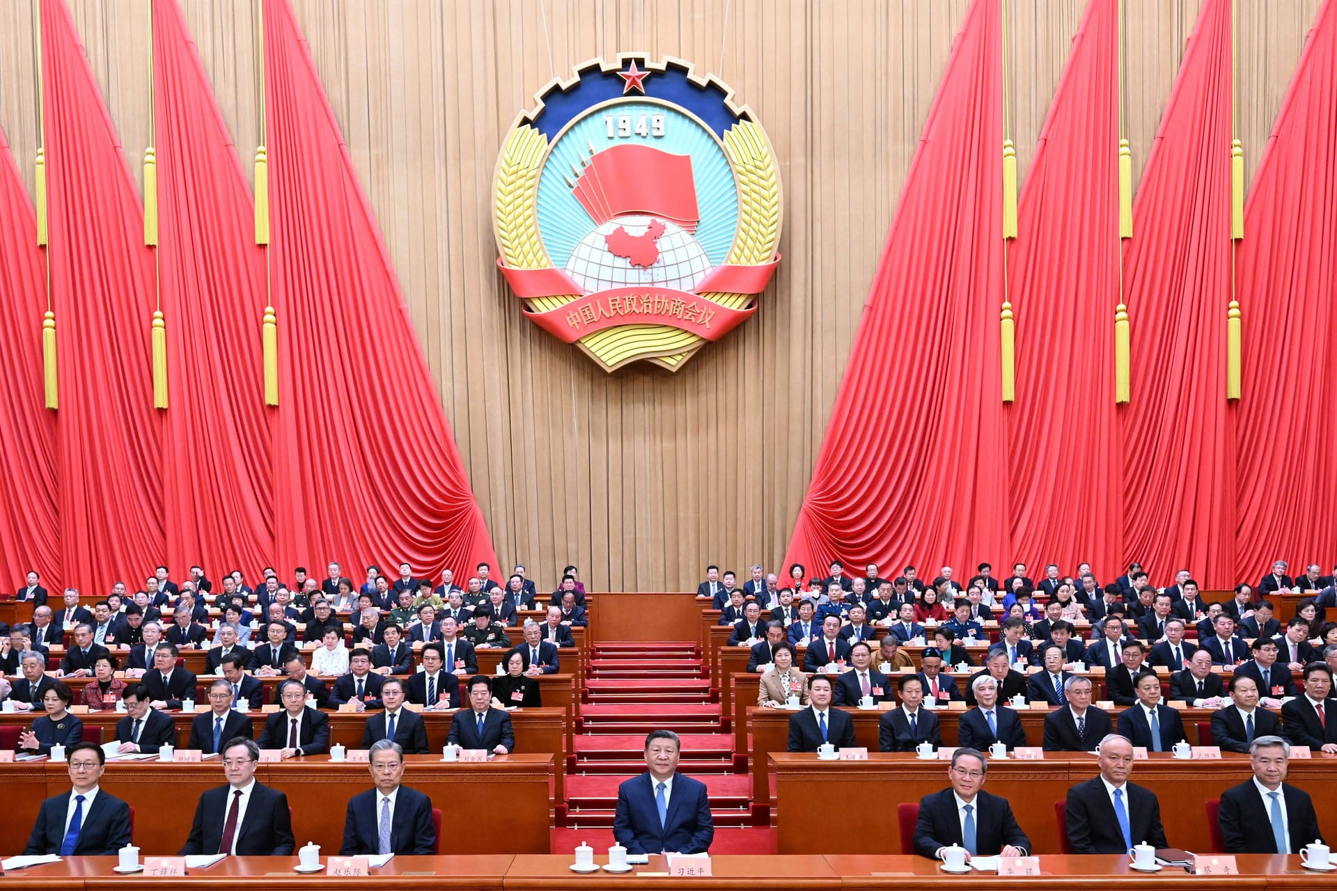 Das Nationalkomitee der kommunistischen Volksrepublik China bei einer Versammlung in Peking.