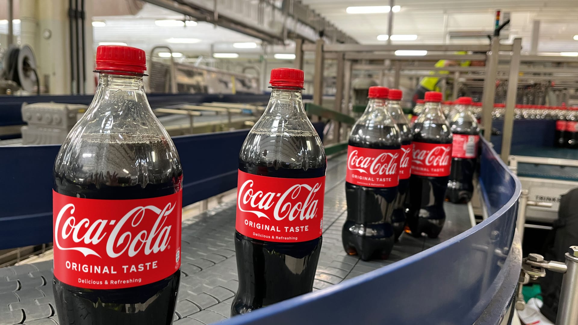 Neue Größe, neue Zielgruppe: Coca-Cola bringt erstmals seit 17 Jahren eine neue Flaschenvariante auf den Markt.