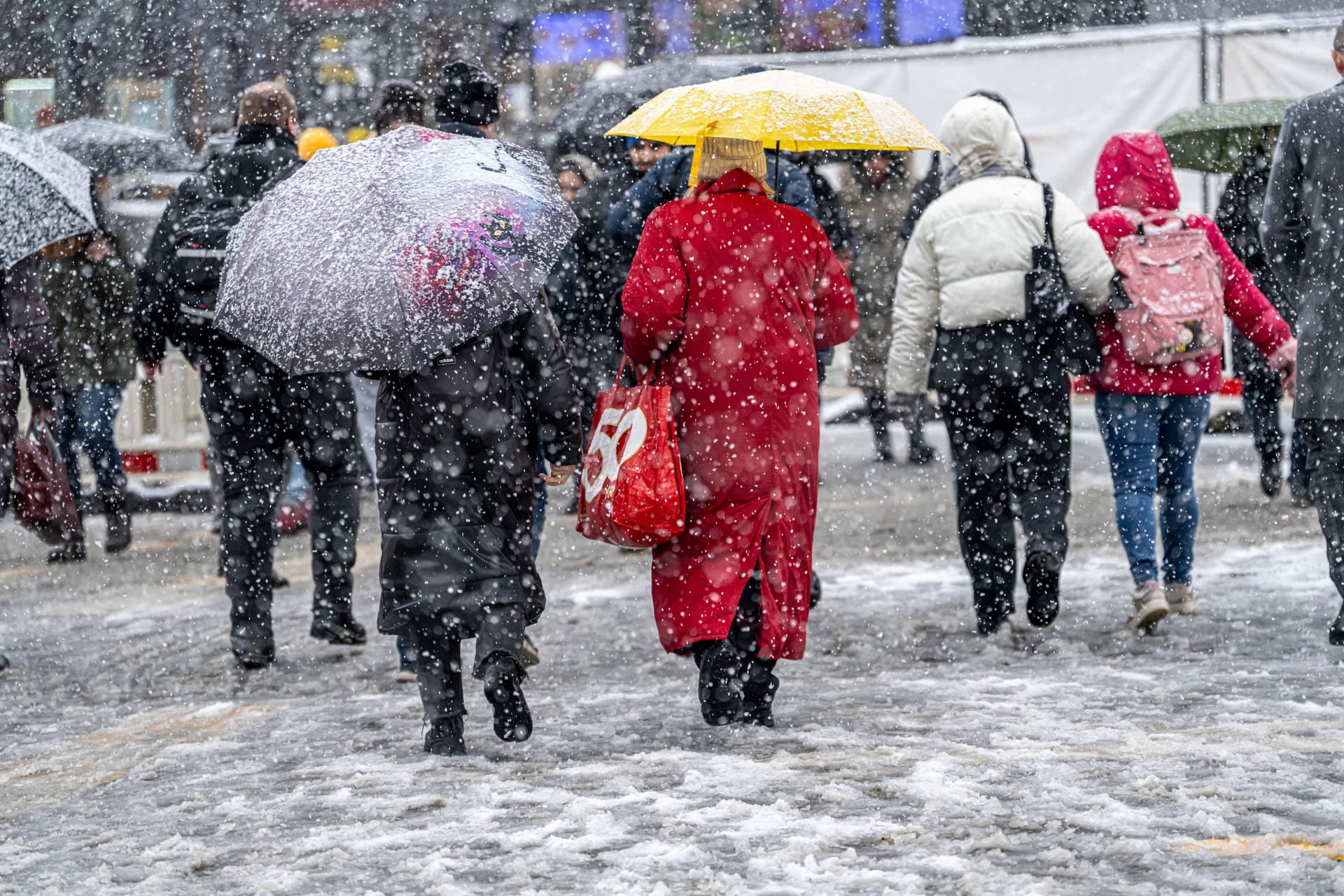 Winterwetter in Deutschland (Archivbild): Es bleibt noch tagelang kalt.