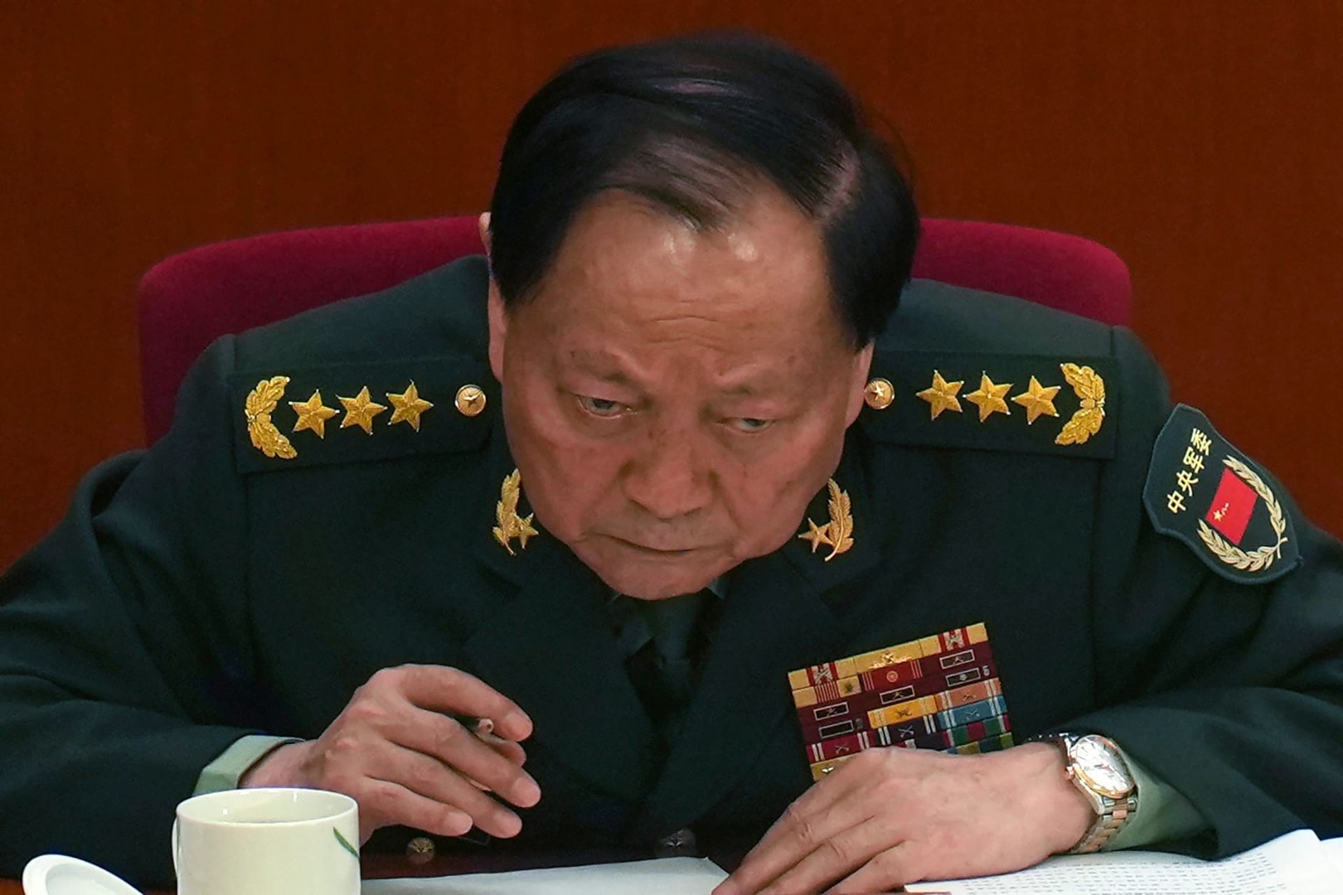 General Zhang Jouxia, stellvertretender Vorsitzender der Zentralen Militärkommission Chinas, im Nationalen Volkskongress.