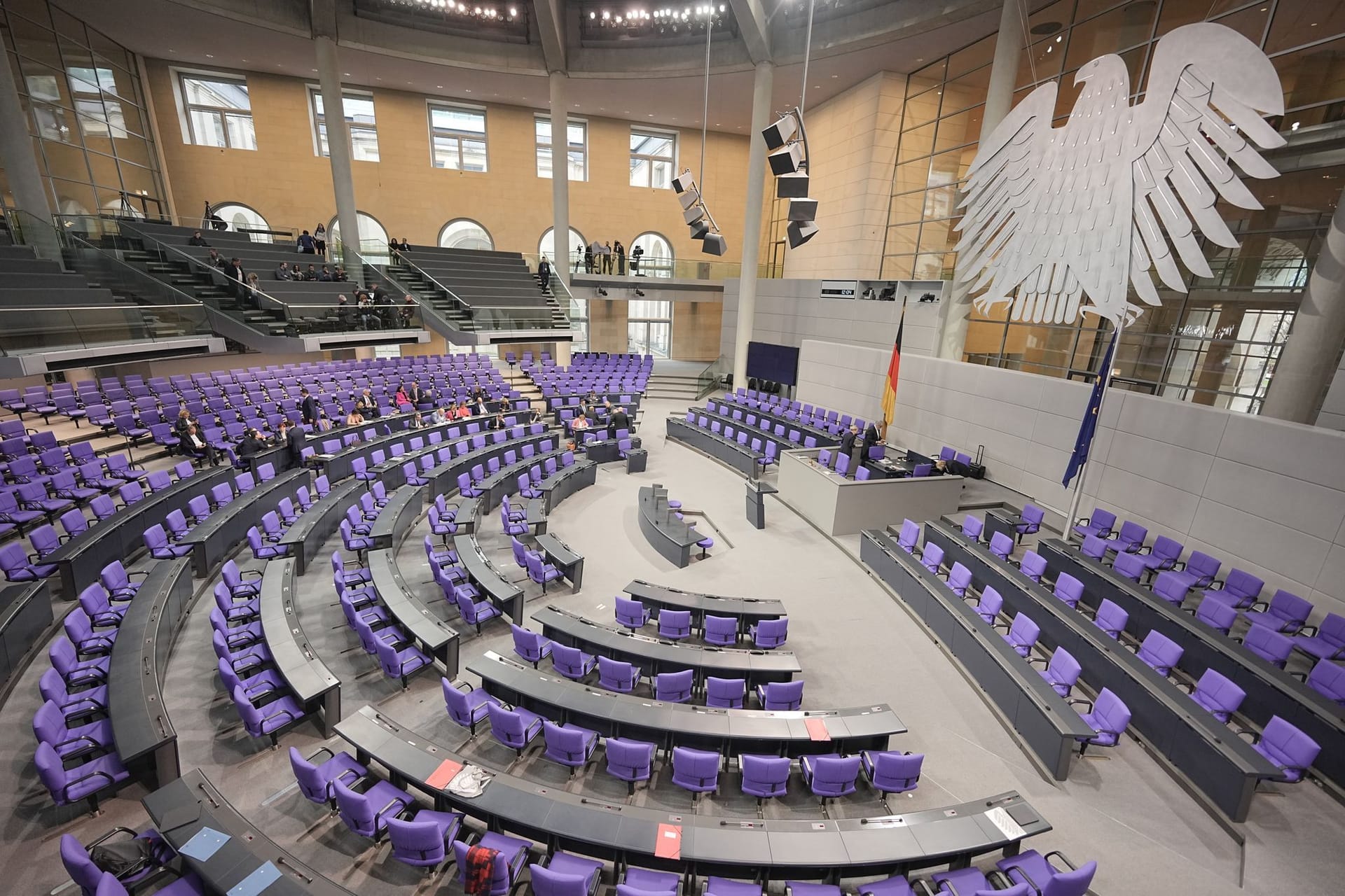 Der Plenarsaal des Bundestages im Reichstagsgebäude