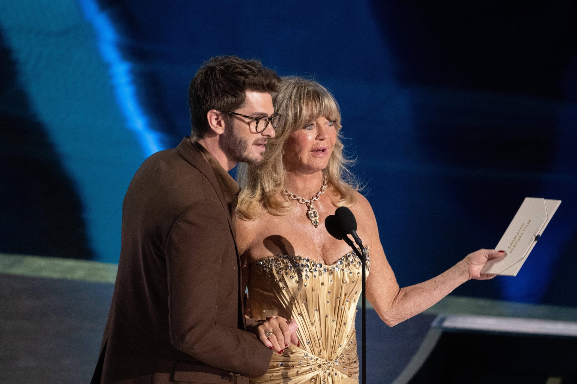 Andrew Garfield und Goldie Hawn: Die beiden übergaben den Oscar an den besten Animationsfilm.