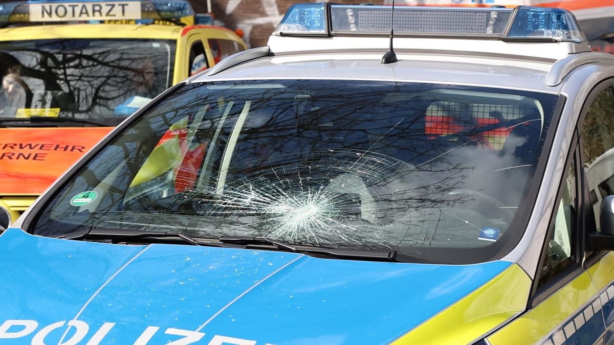 Herne: Polis bıçak saldırganı vuruyor