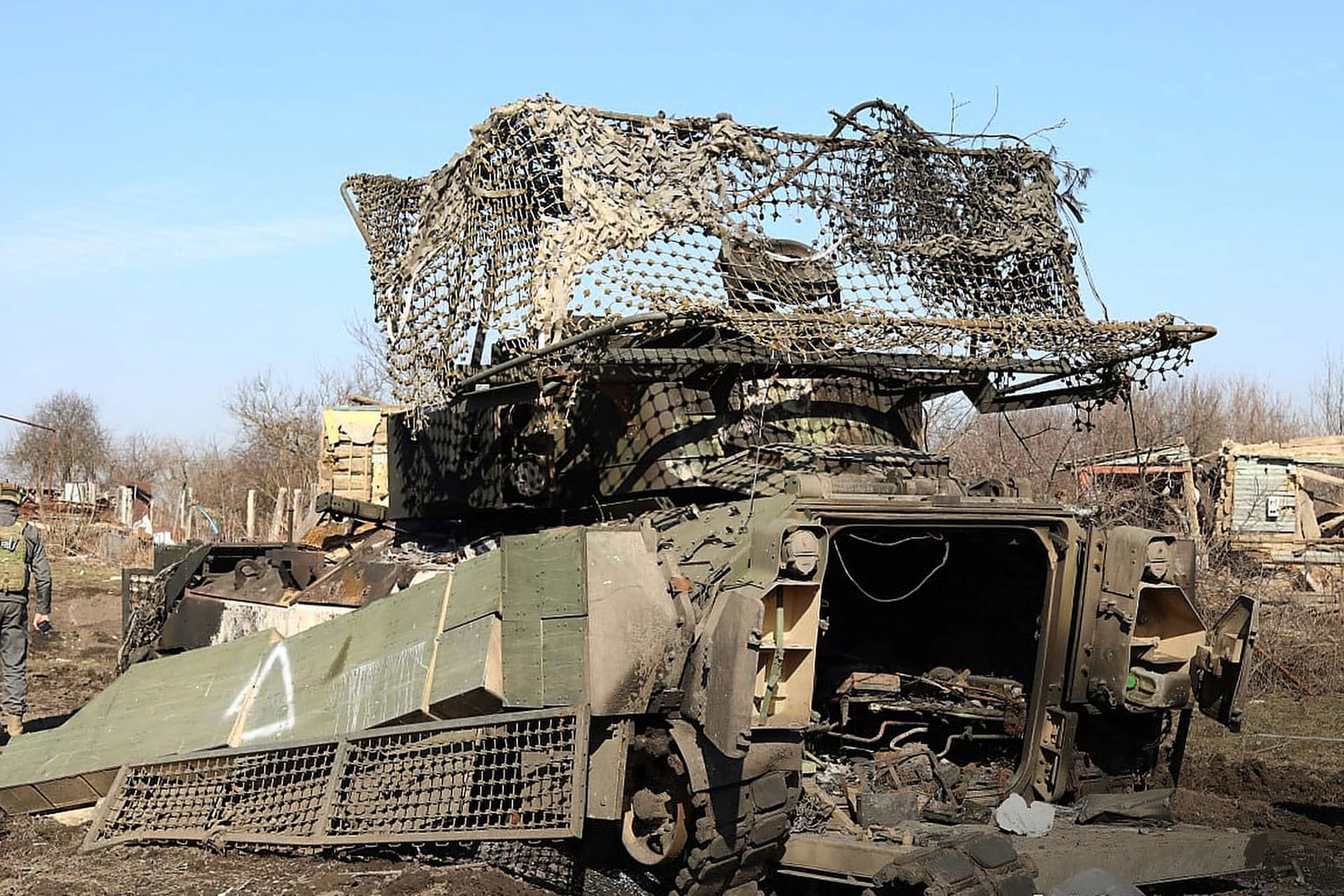 Ukrainischer Rückzug: Ein amerikanischer M2A Bradly-Panzer, der von russischen Truppen zerstört wurde.