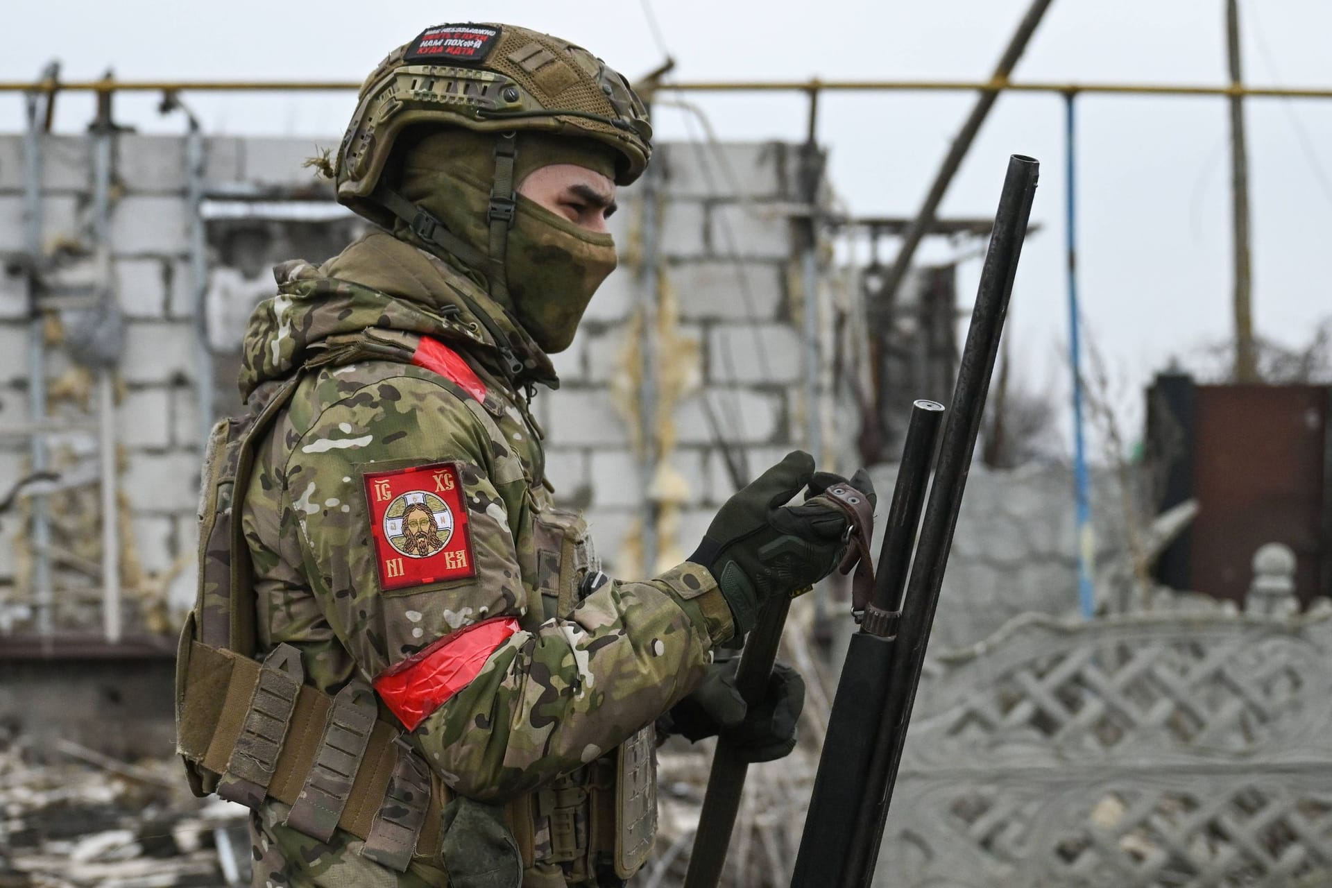 Ein russischer Soldat in der Region Kursk: Russland will das Gebiet fast vollständig zurückerobert haben.