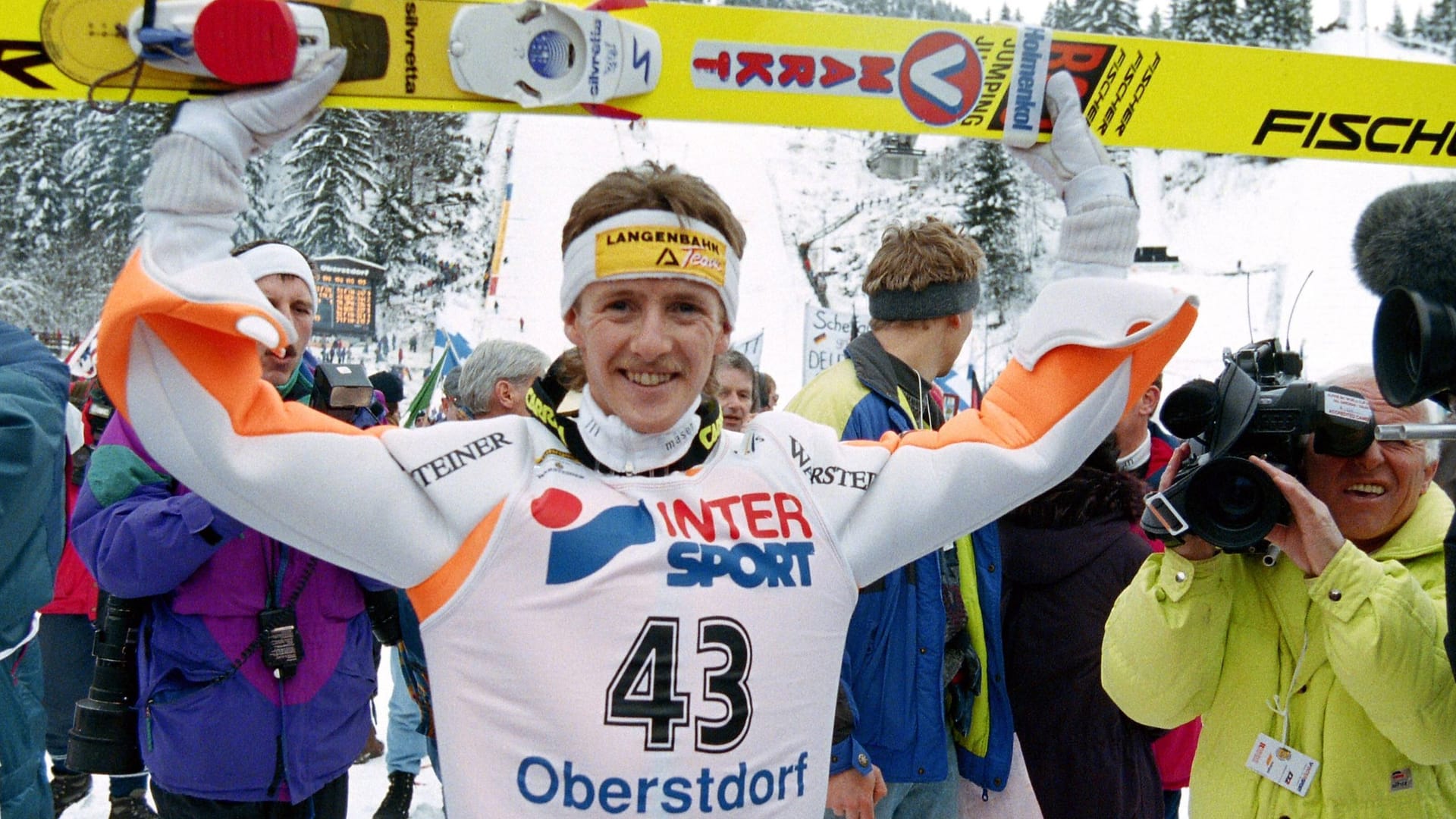 Jens Weiflog bei der Tournee 1995/1996 in Oberstdorf: Er gewann in der Saison damals zum vierten Mal den Wettbewerb.