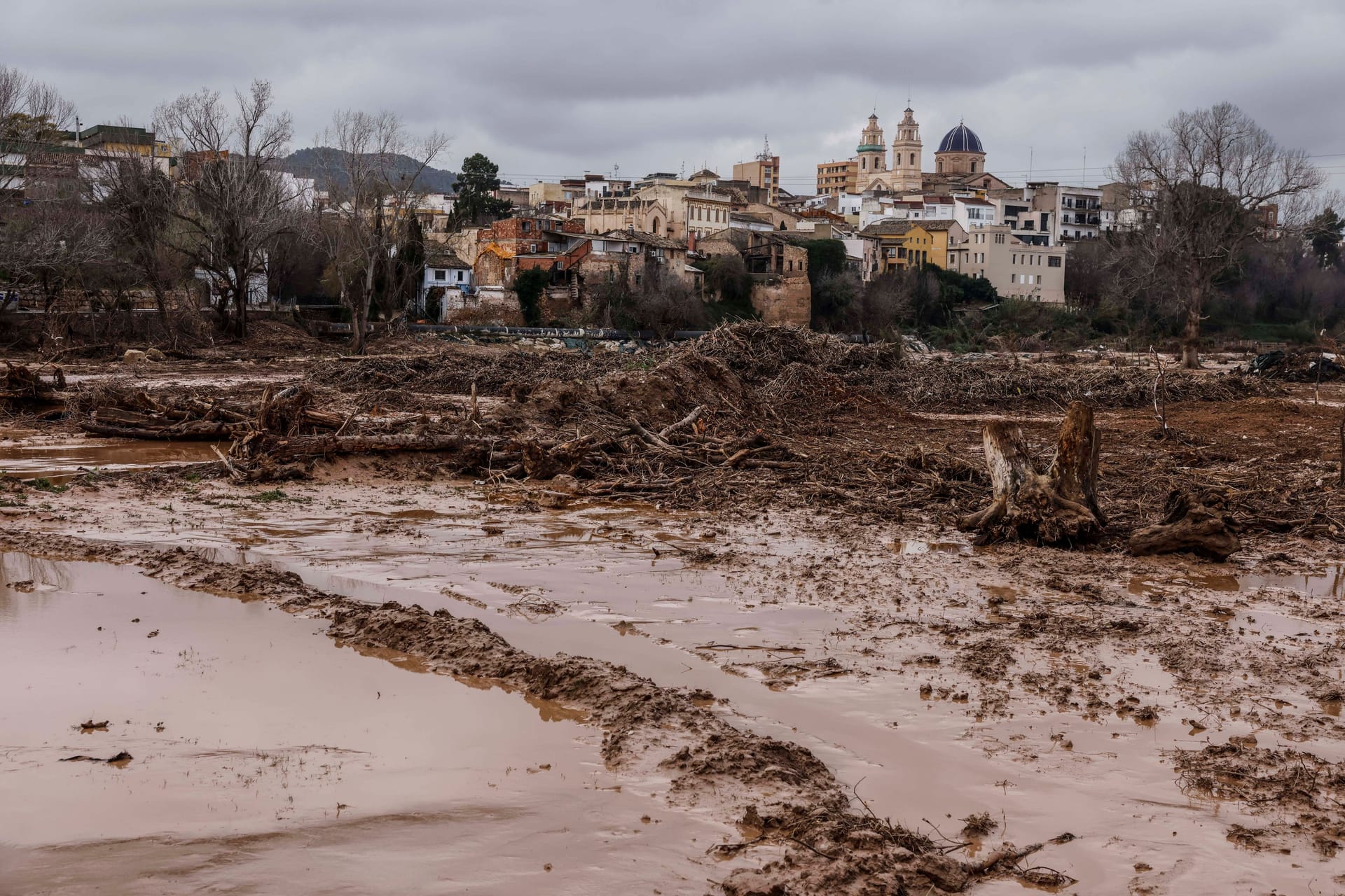 Überfluteter Turia in Ribarroja de Turia: Südeuropa kämpft mit heftigen Unwettern.