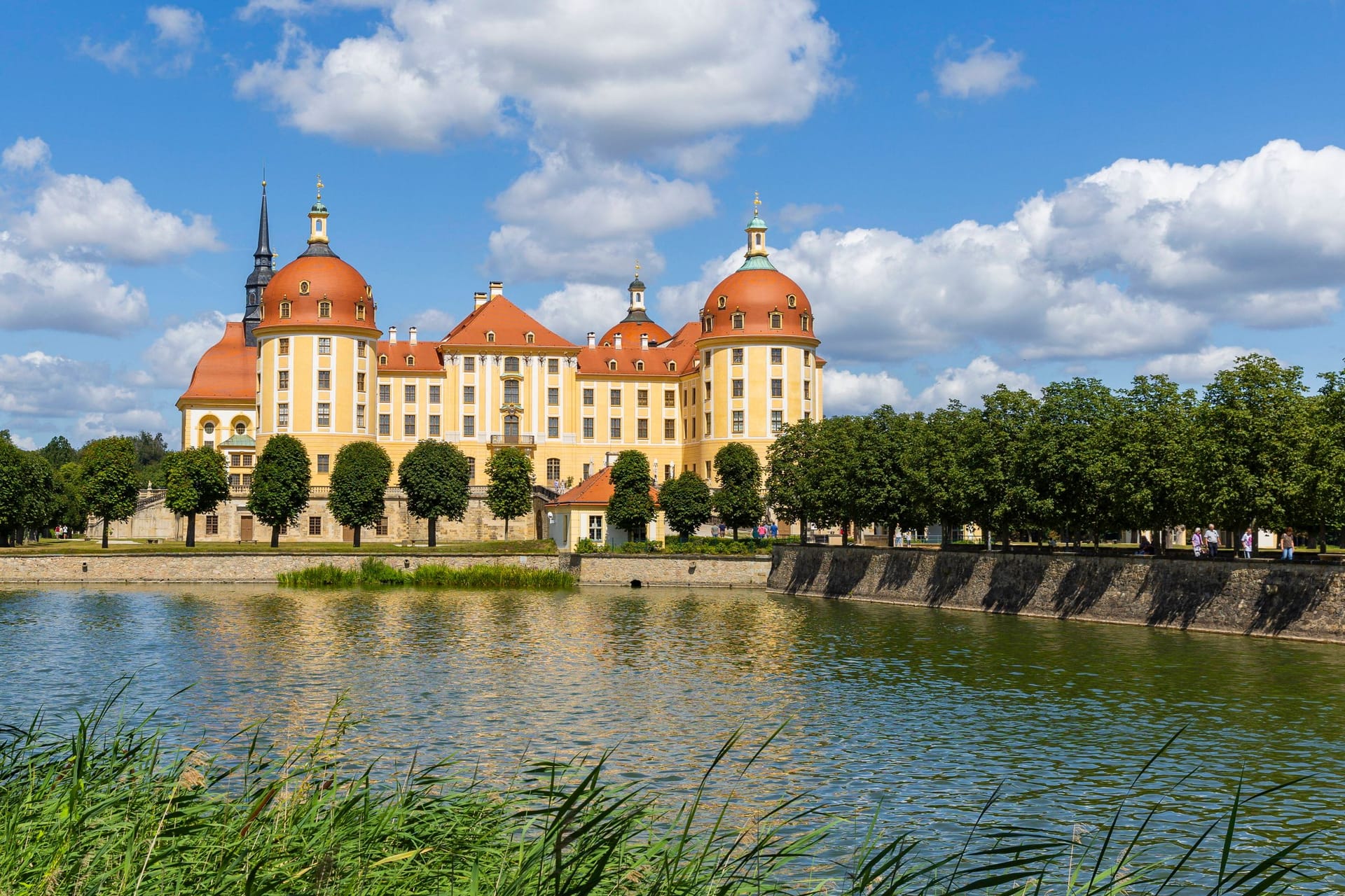 Schloss Moritzburg bei Dresden: Je nach Route kann man auf dem Karras-Rundweg diese Aussicht genießen.