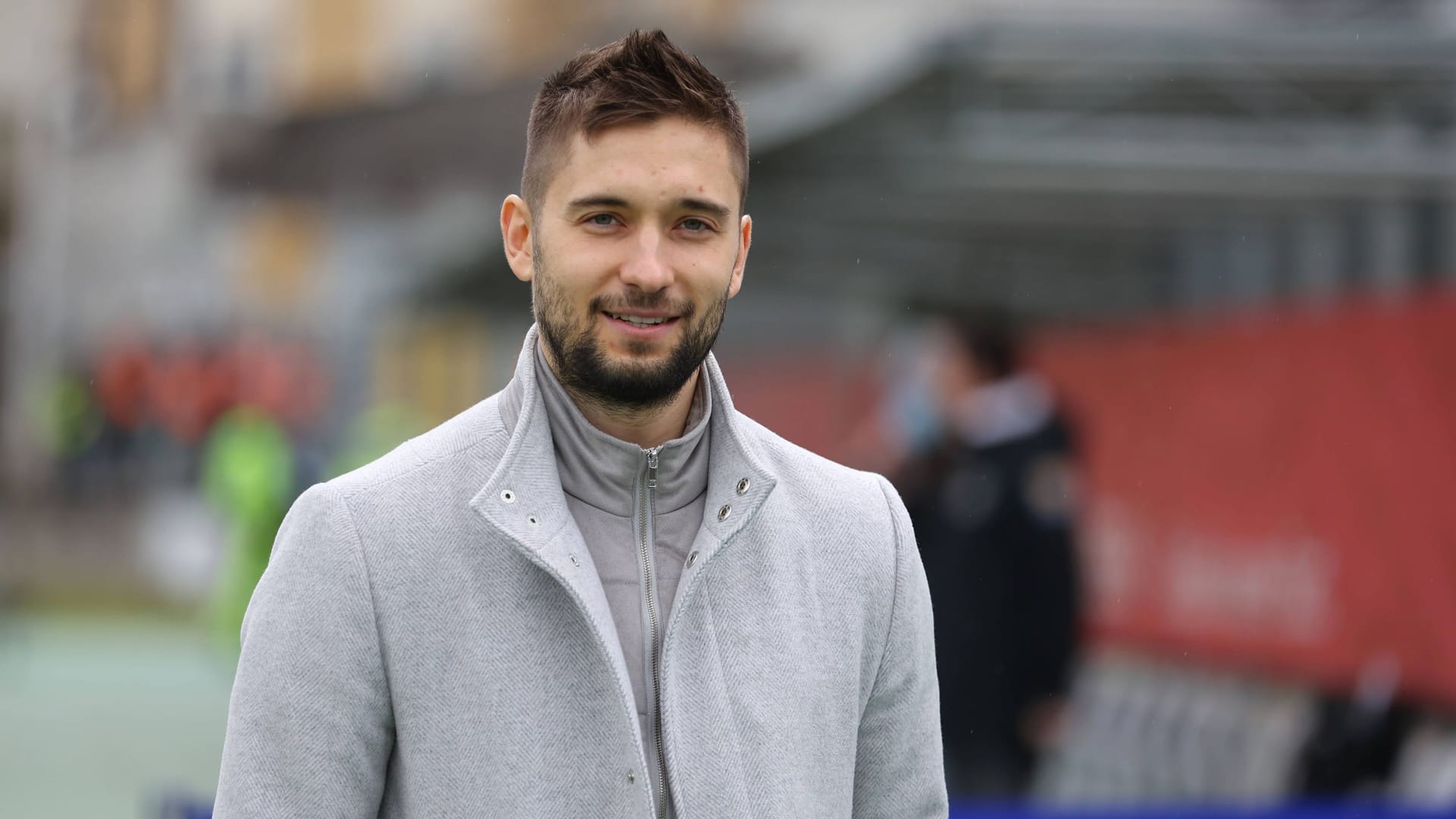 Moritz Leitner als Gast bei einem Spiel im Grünwalder Stadion (Archivbild): Seinen Ex-Verein verfolgt der 32-Jährige noch immer.