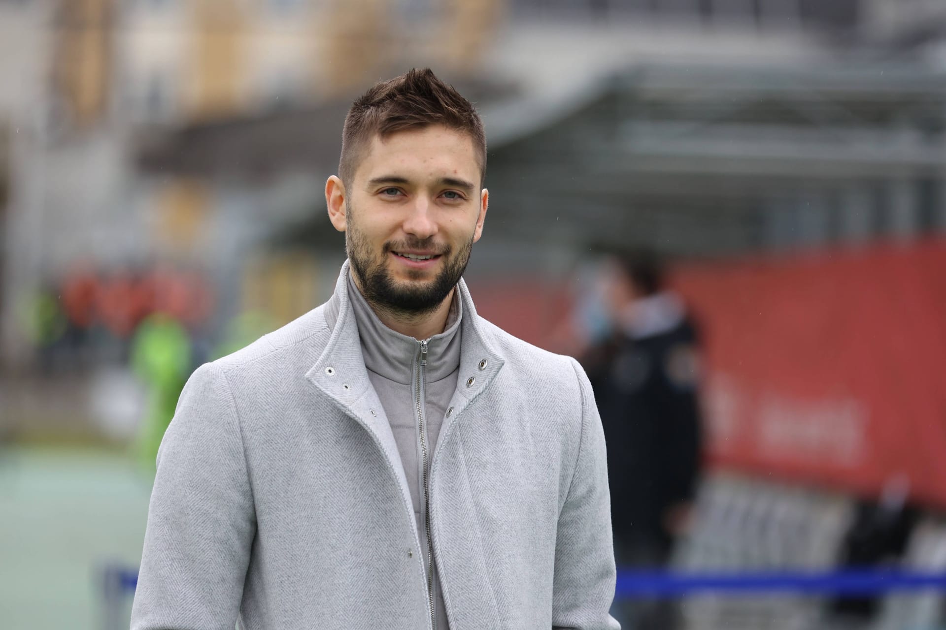 Moritz Leitner als Gast bei einem Spiel im Grünwalder Stadion (Archivbild): Seinen Ex-Verein verfolgt der 32-Jährige noch immer.