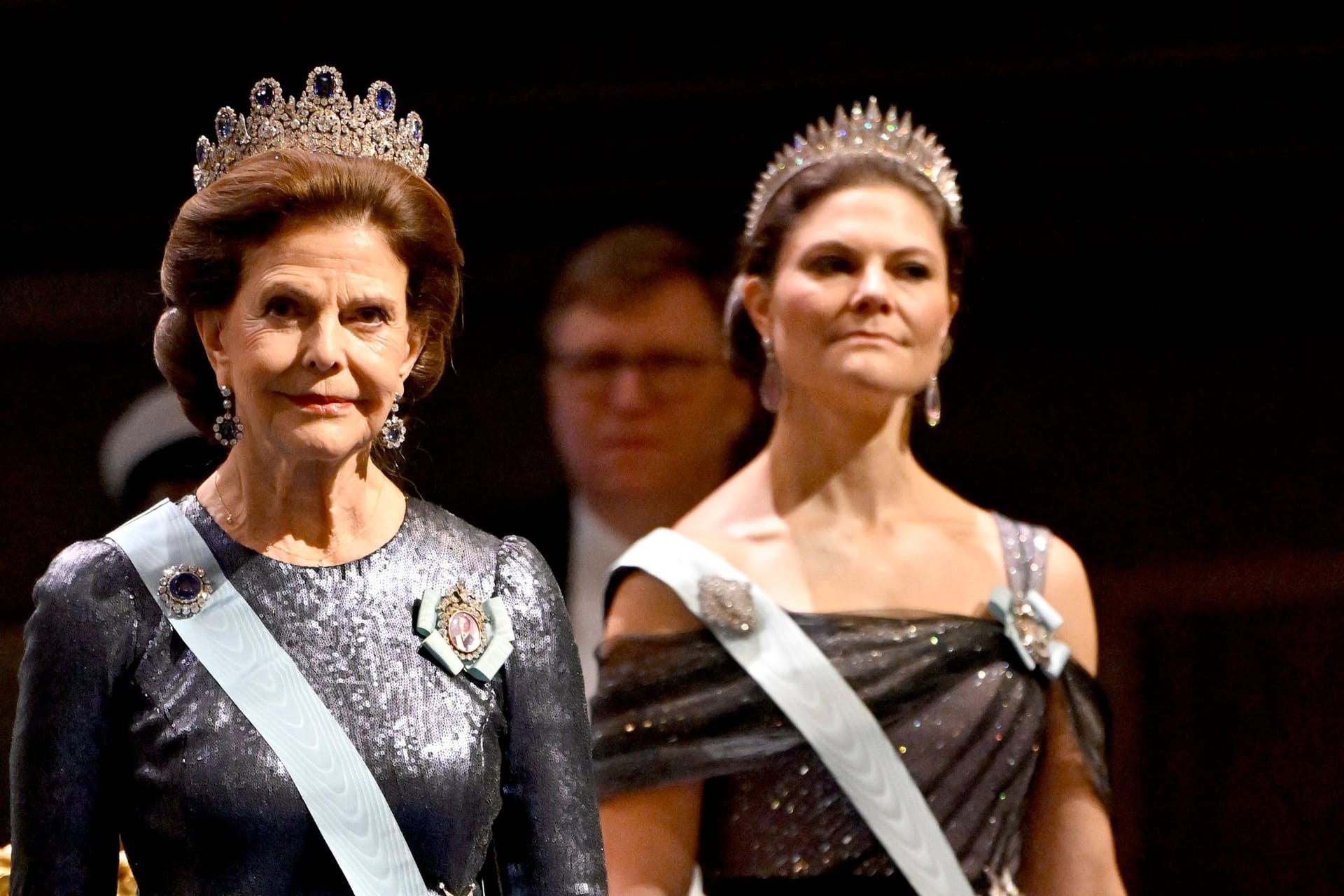 Königin Silvia und Kronprinzessin Victoria: Die Frauen kamen jetzt in einem Partnerlook.